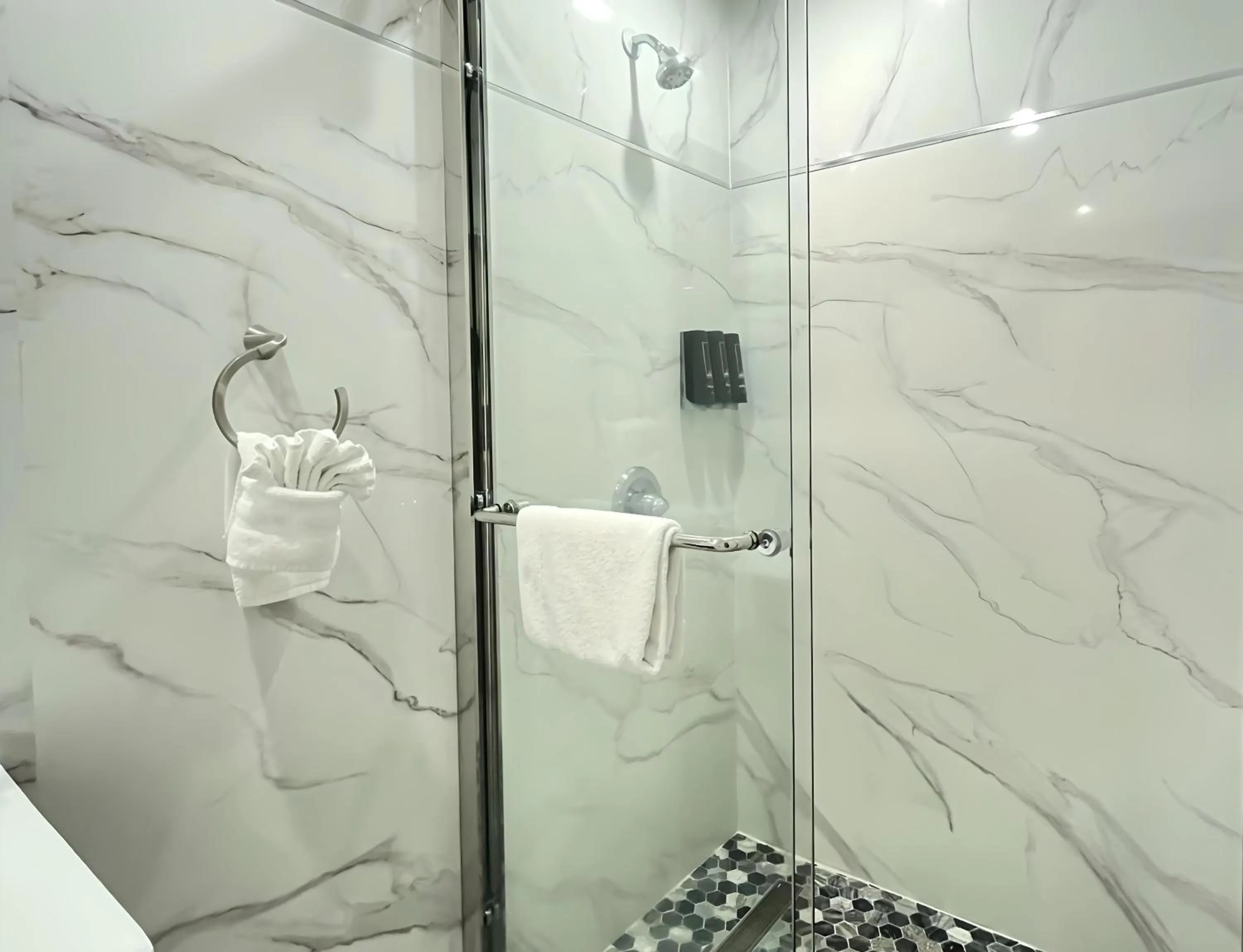 Shower in Inn By the Bay Monterey