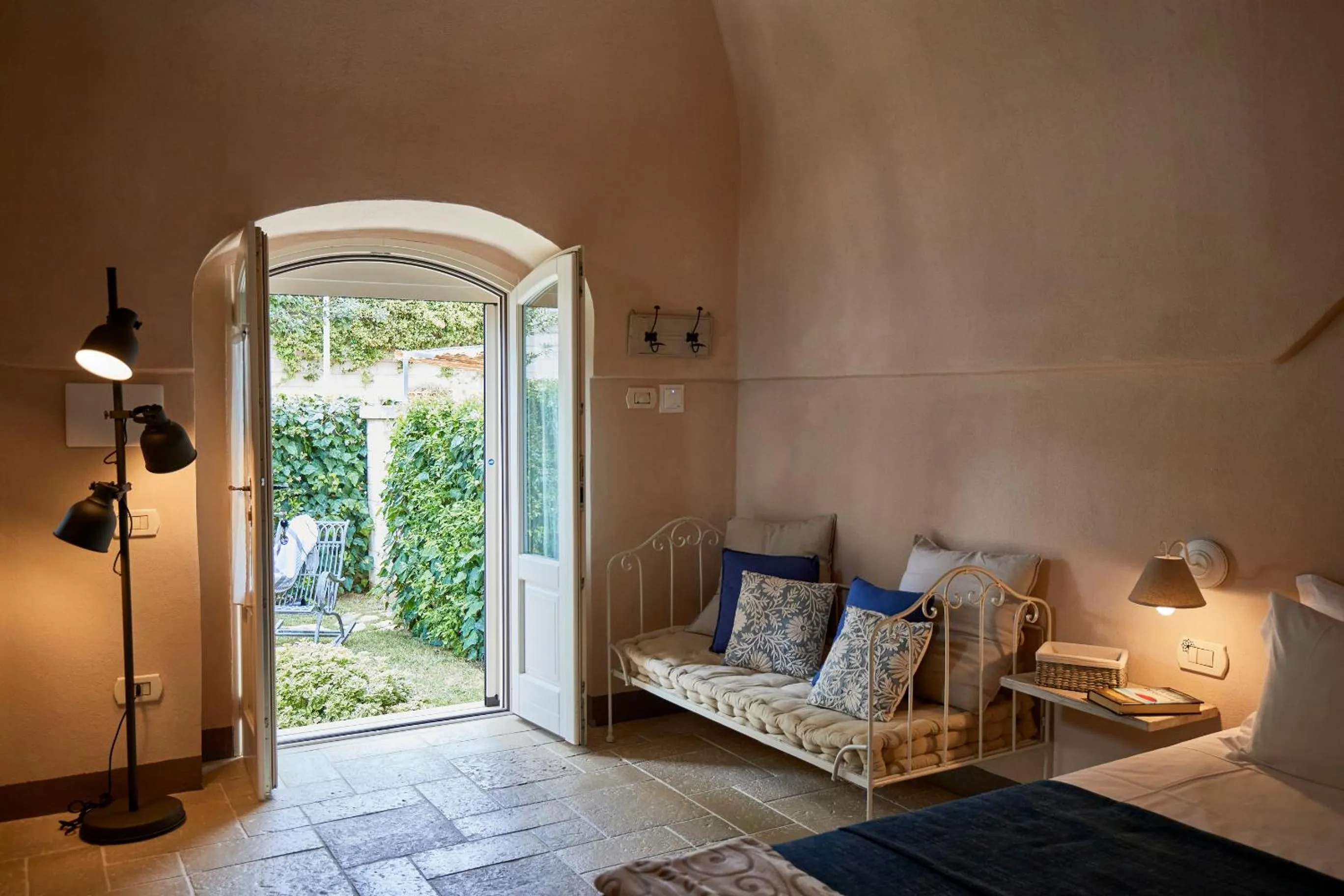 Garden view, Bed in Borgo San Gaetano