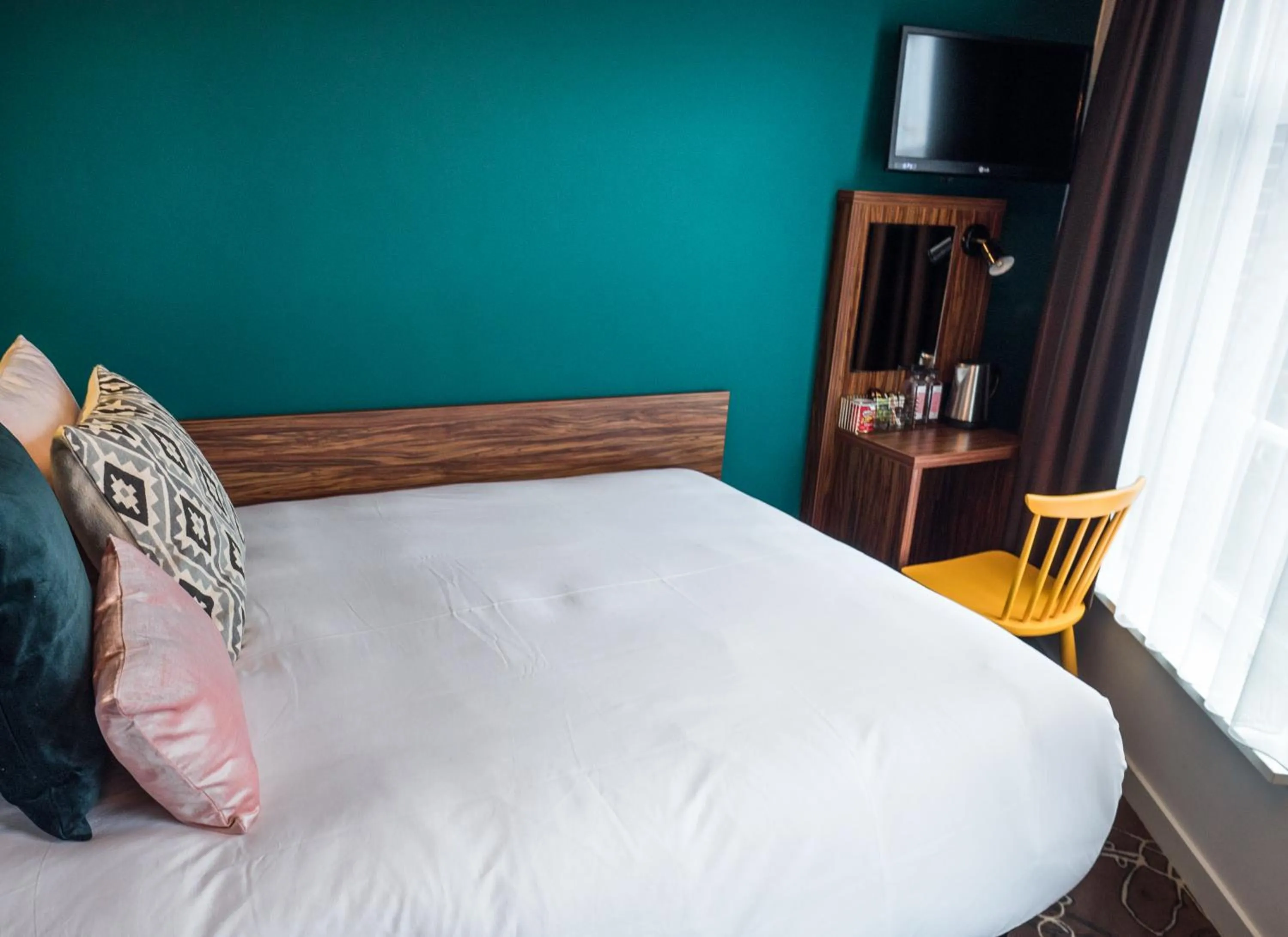 Bedroom, Bed in Linden Hotel