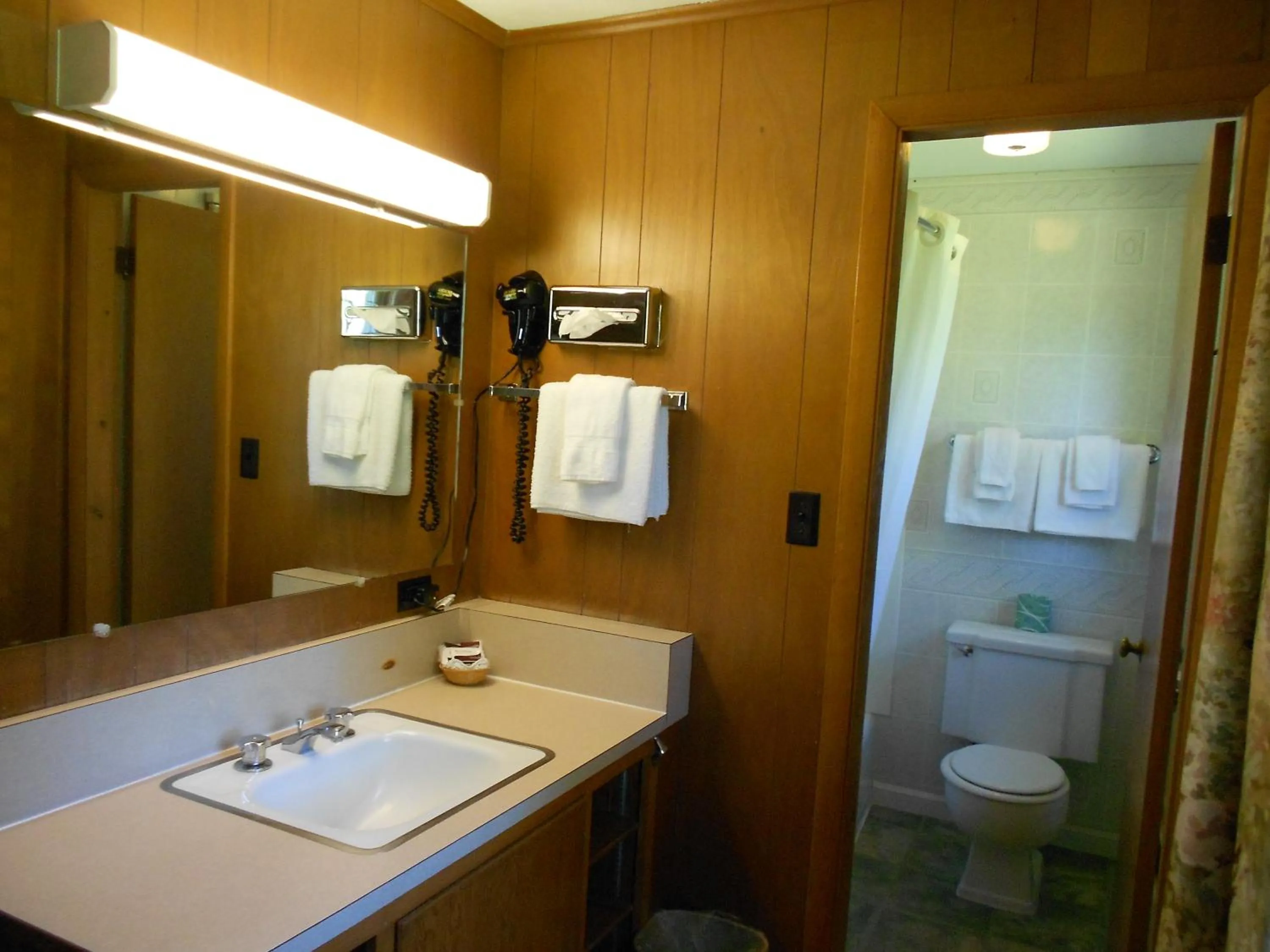 Bathroom in Stonybrook Motel & Lodge