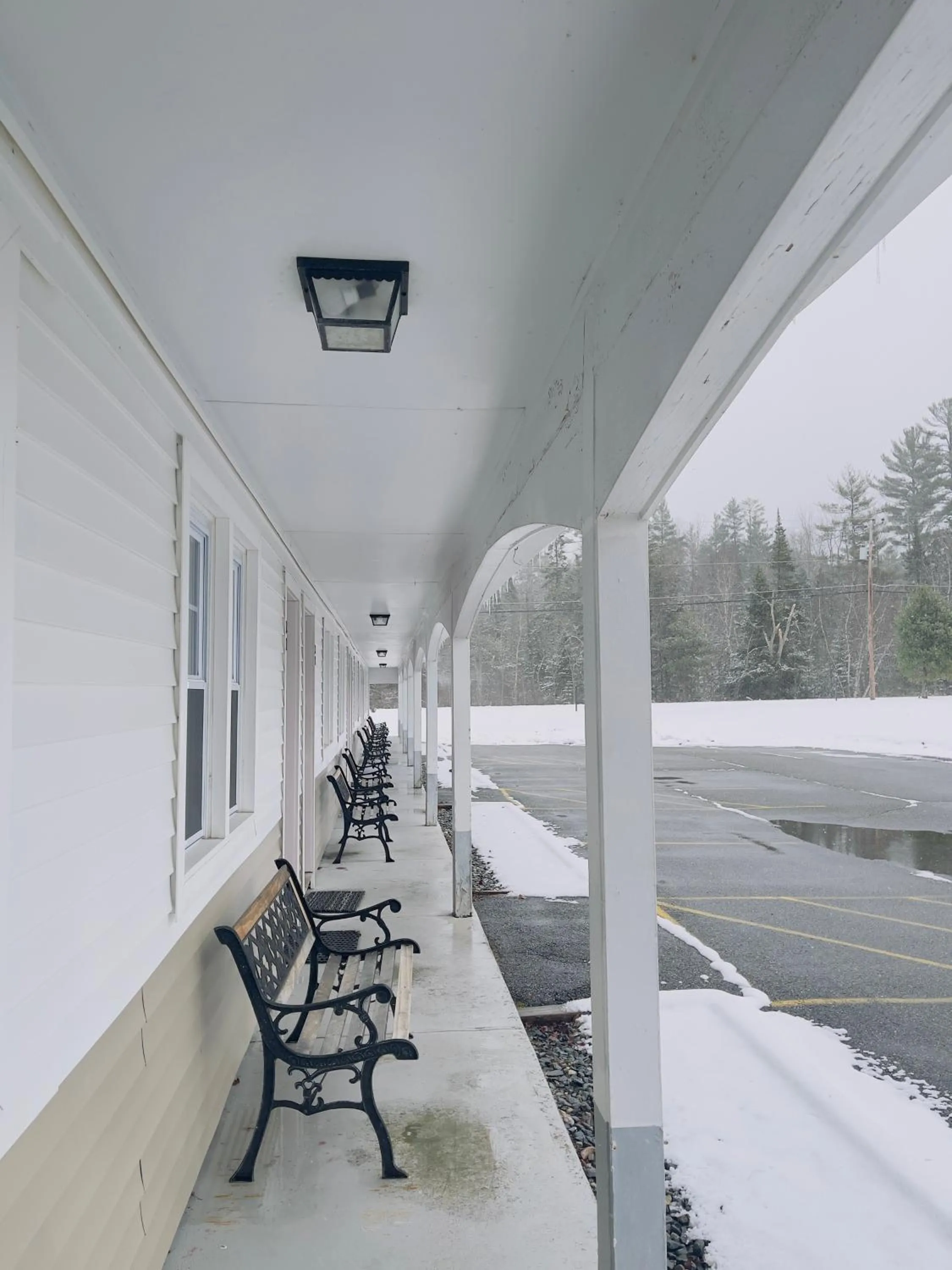 Winter in Stonybrook Motel & Lodge