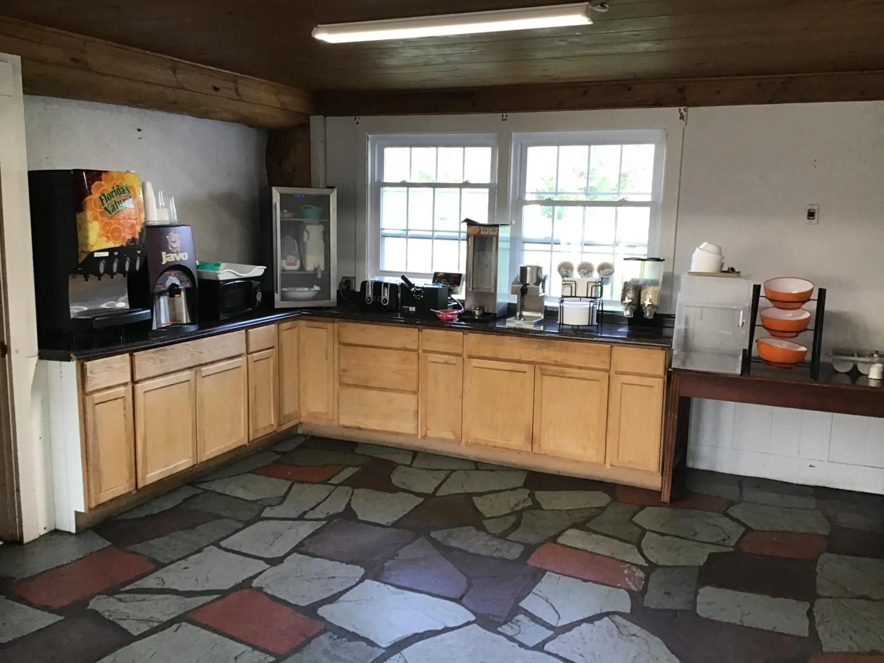 Coffee/tea facilities in Stonybrook Motel & Lodge