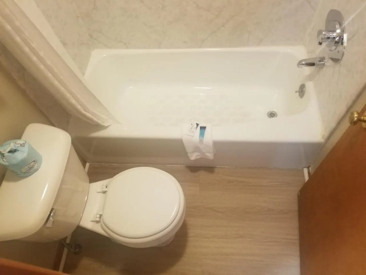 Bath in Stonybrook Motel & Lodge