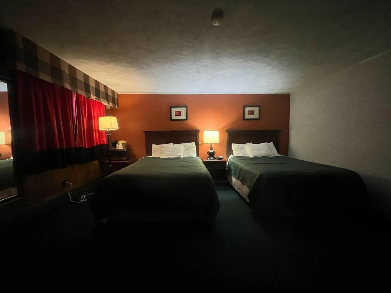 Bedroom, Bed in Stonybrook Motel & Lodge