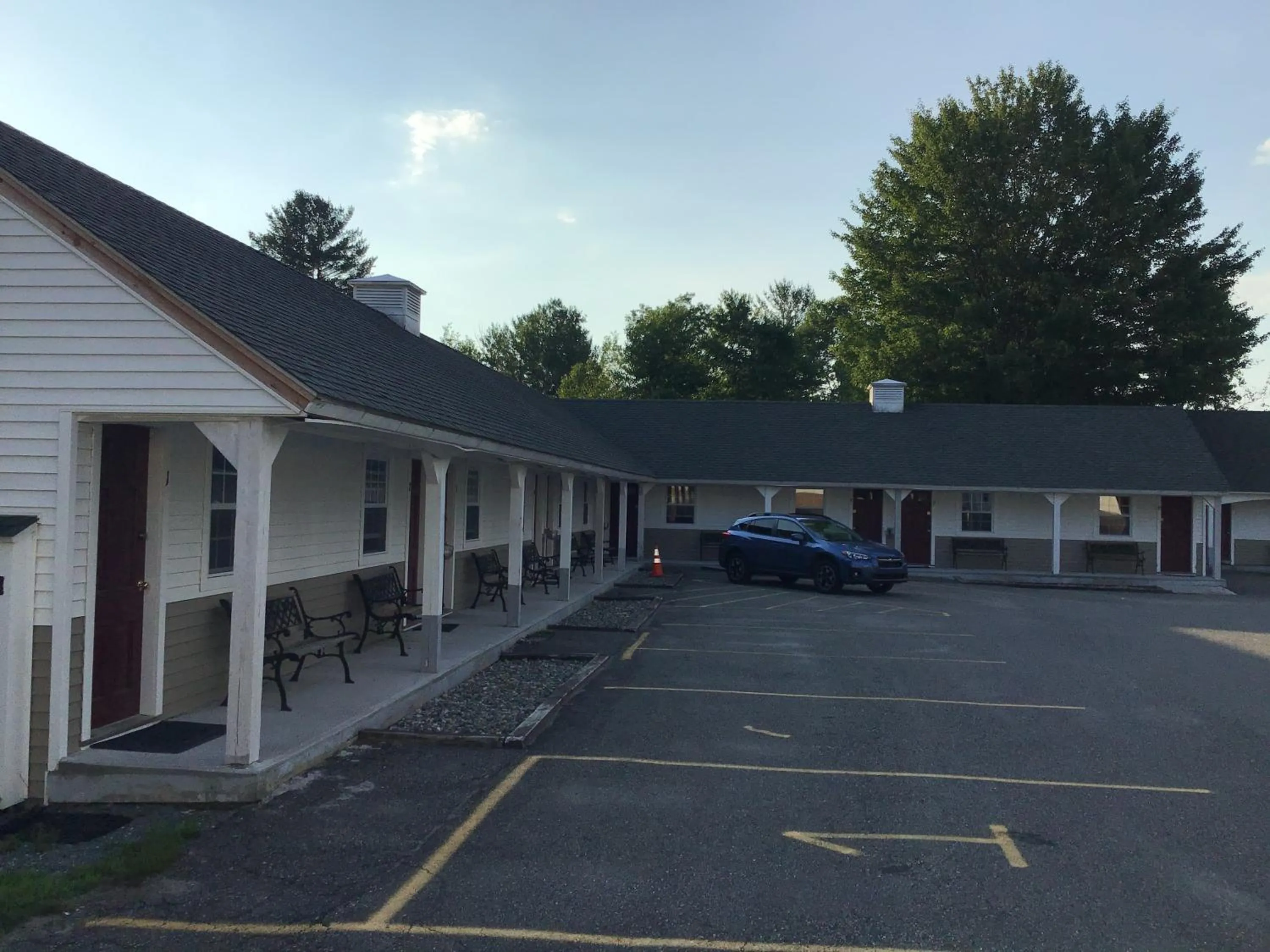Parking in Stonybrook Motel & Lodge