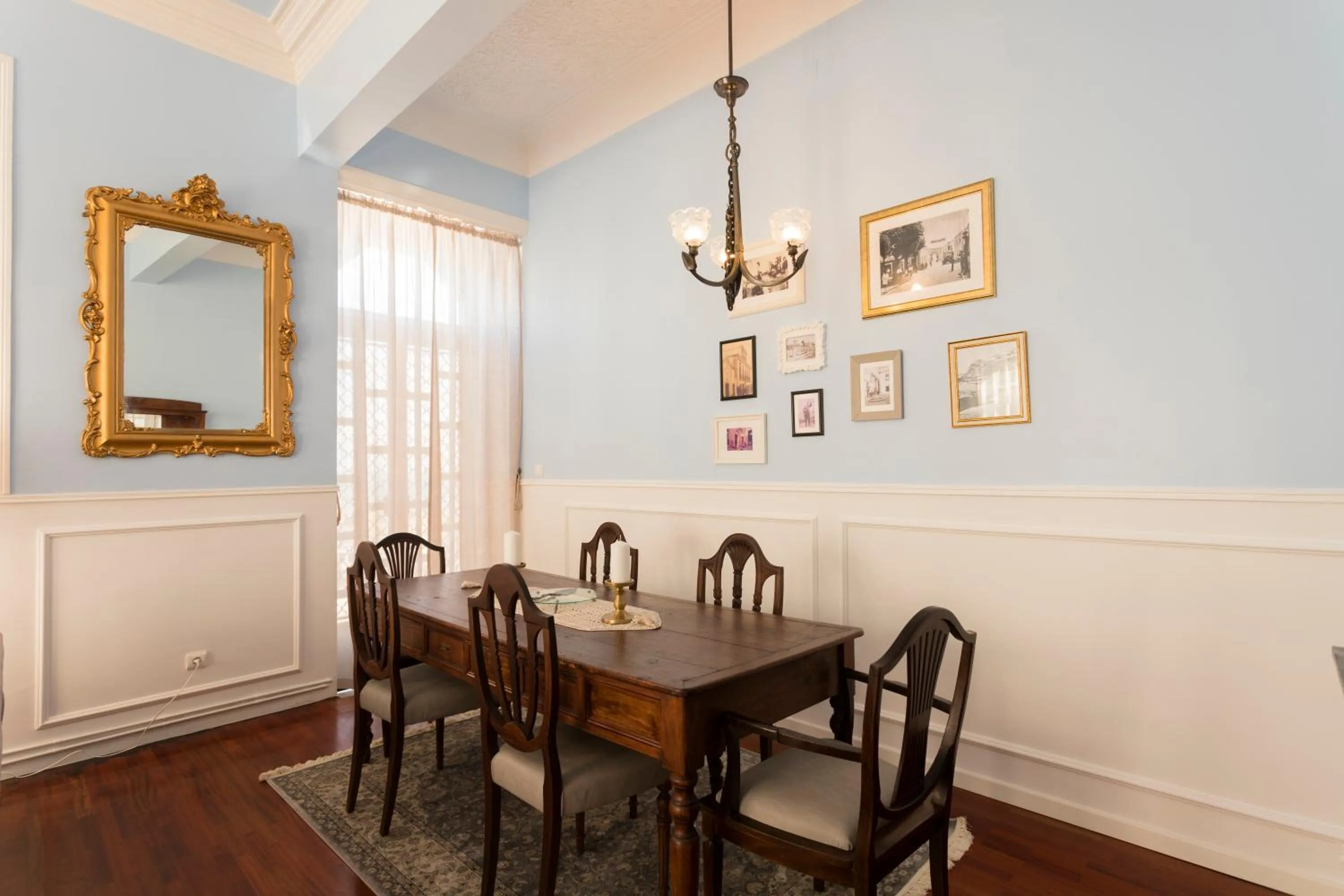 Communal lounge/ TV room in Ericeira Soul Guesthouse