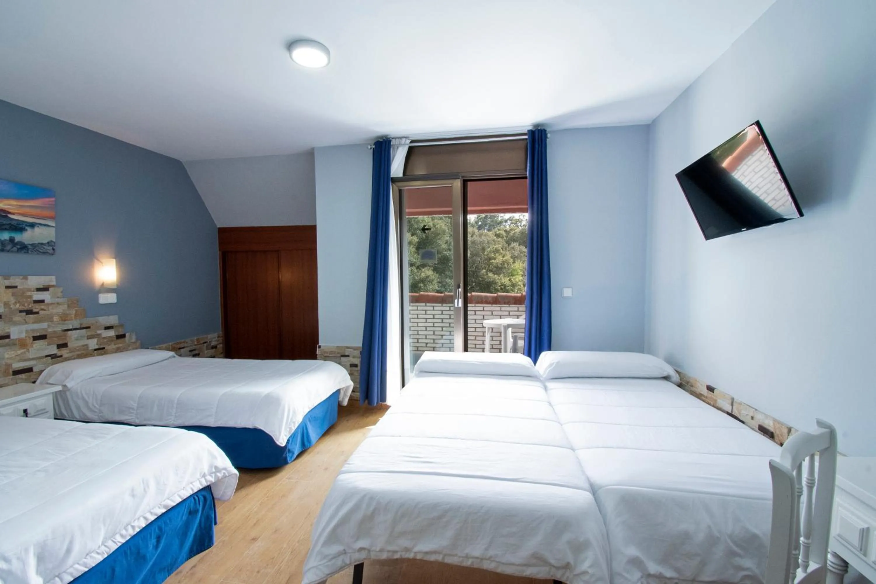 Balcony/Terrace, Bed in Hotel Campomar