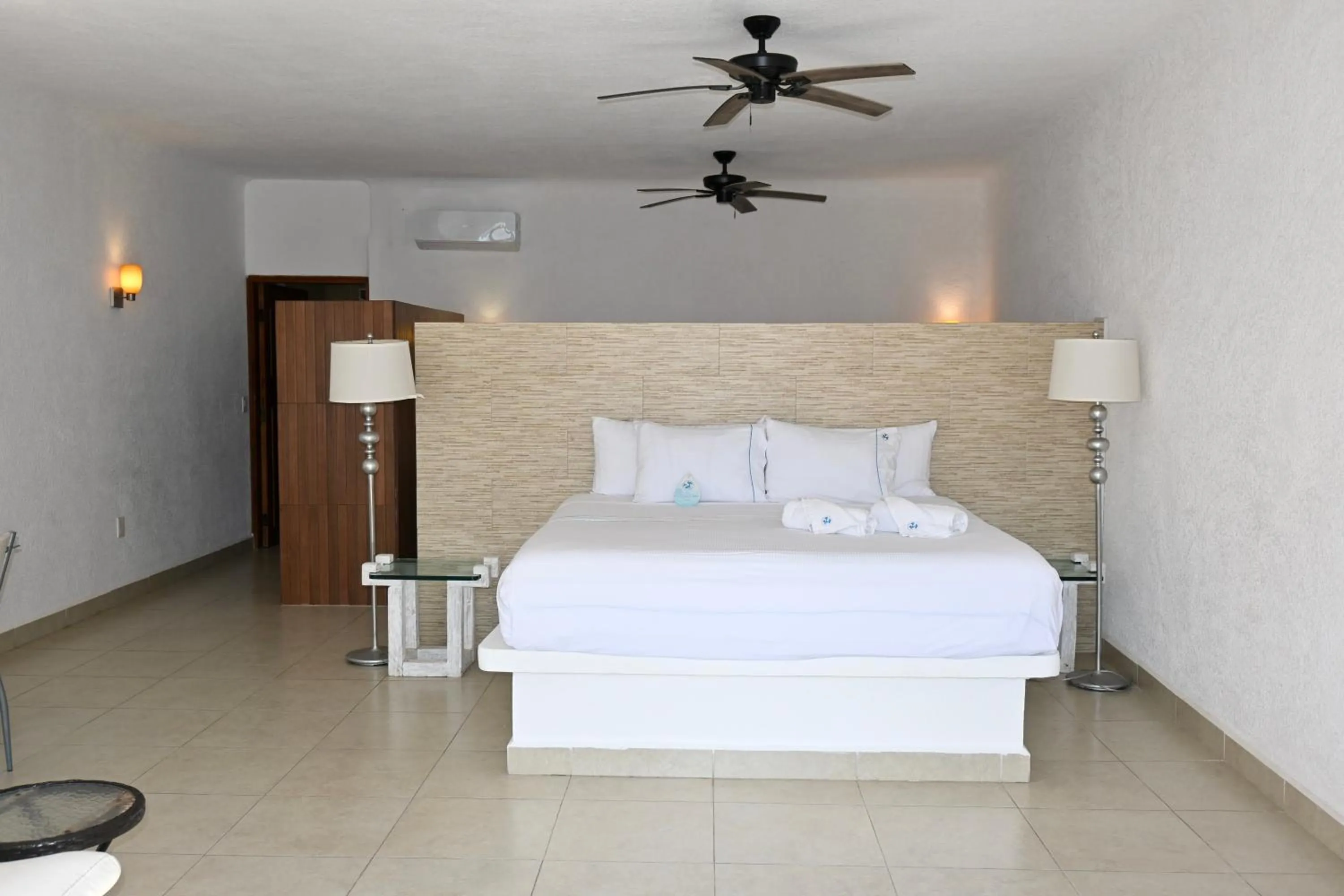 Bed in Pelicano Inn Playa del Carmen - Beachfront Hotel