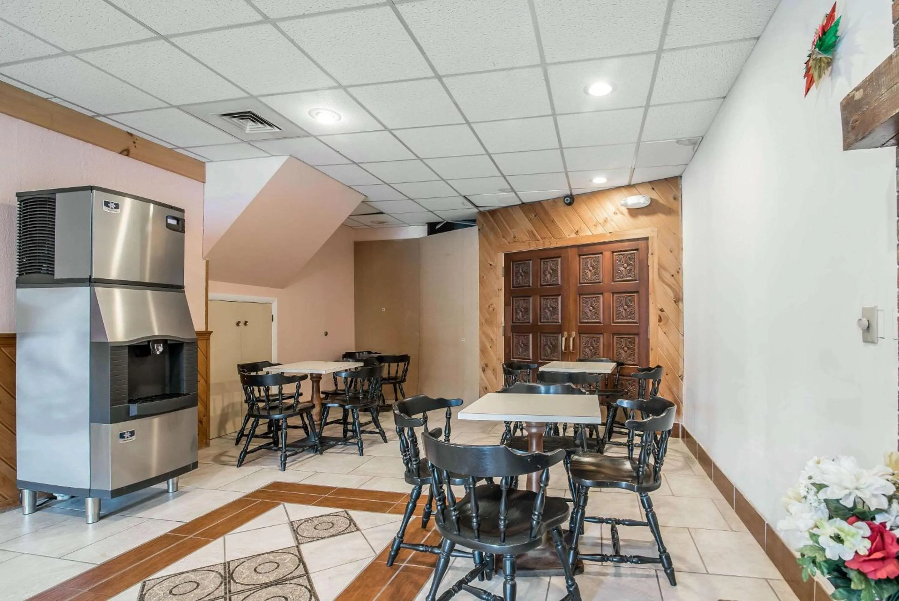 Restaurant/places to eat in Rodeway Inn Bellows Falls