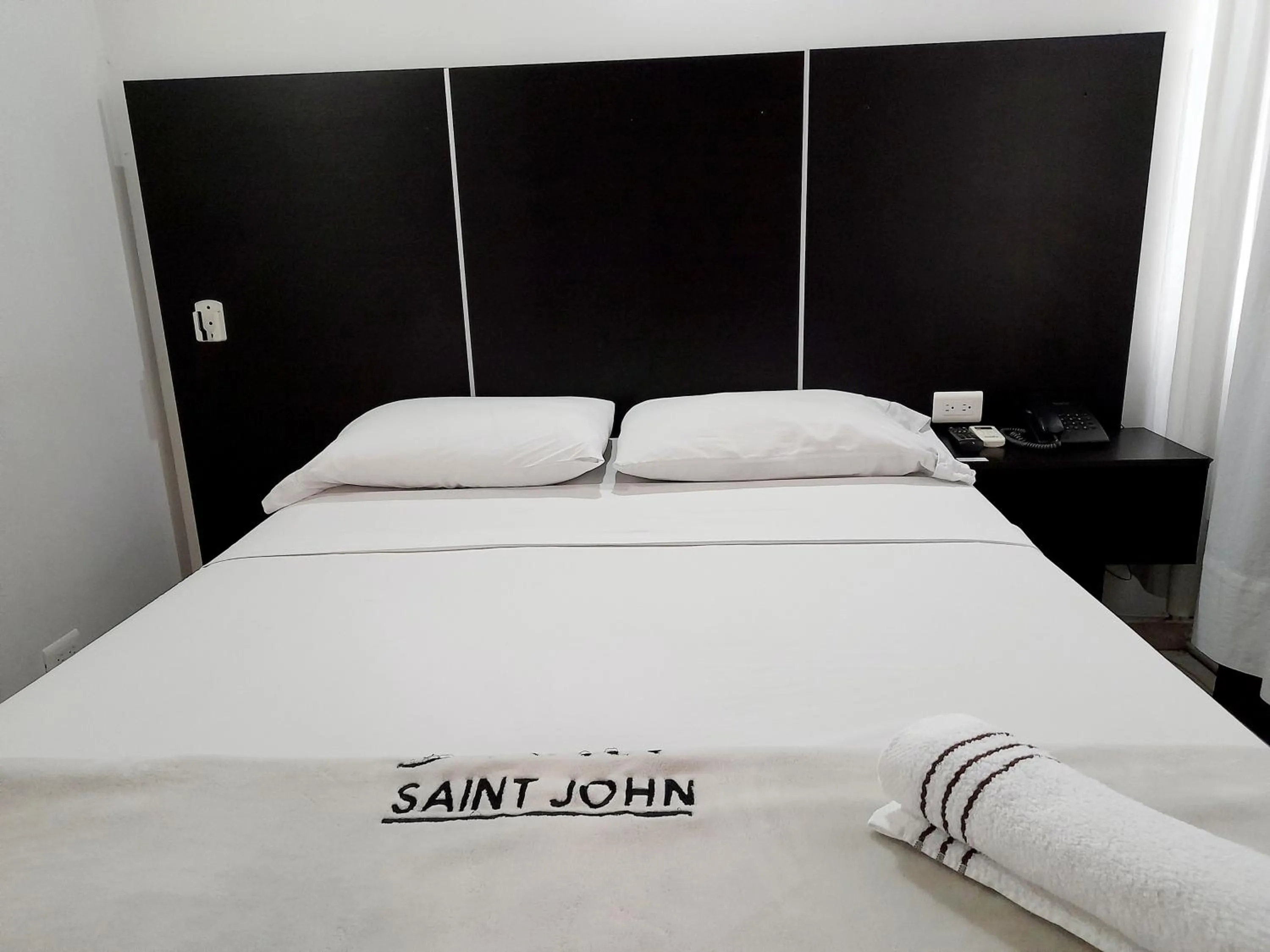Bed in Hotel Saint John