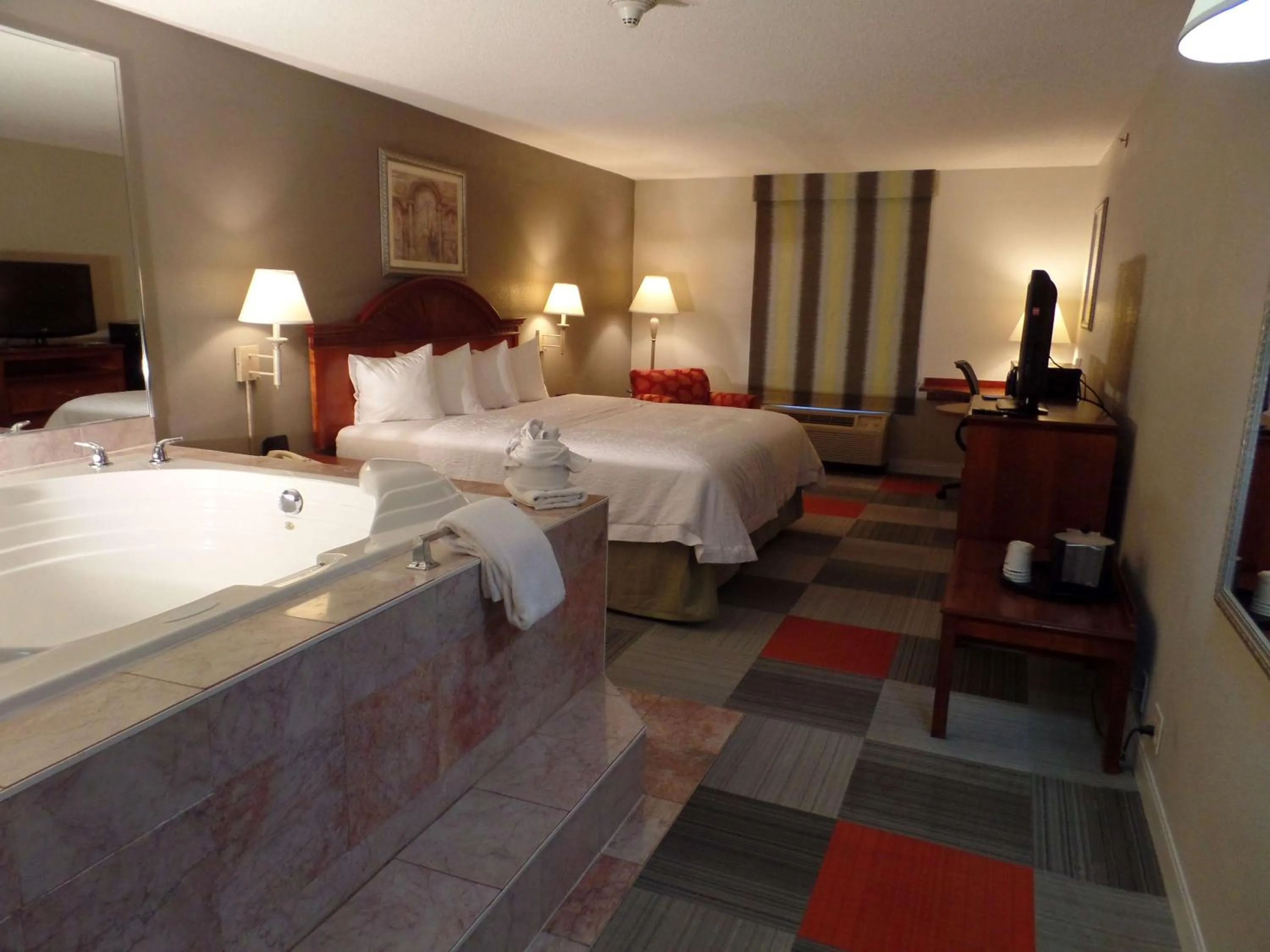 Bedroom, Bed in Hampton Inn Bowling Green