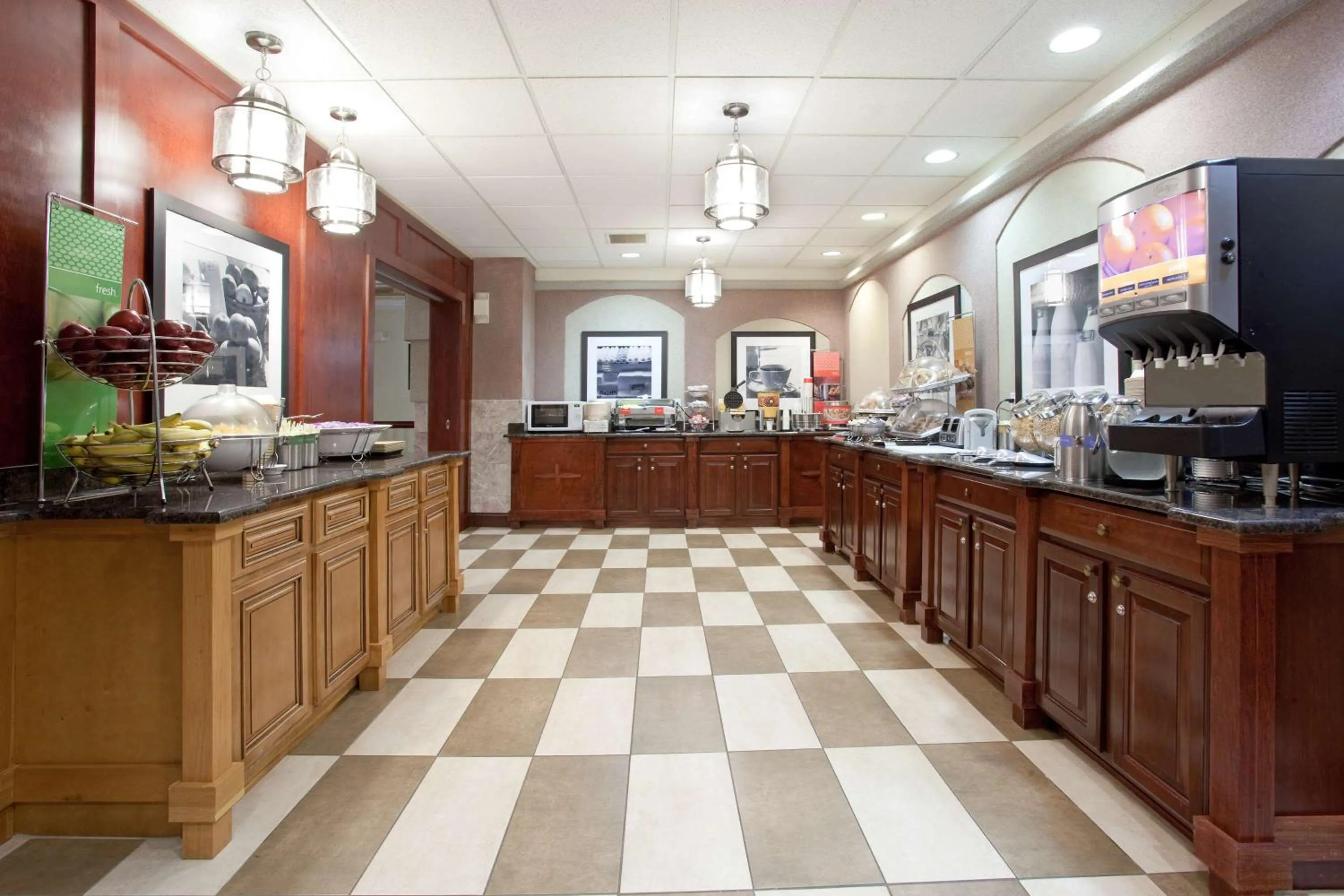 Dining area in Hampton Inn Bowling Green