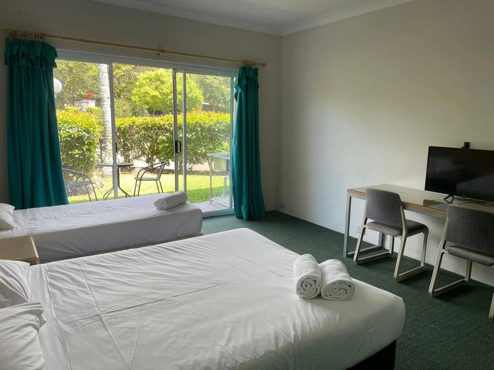 Bed in Seaside Garden Retreat Accommodation