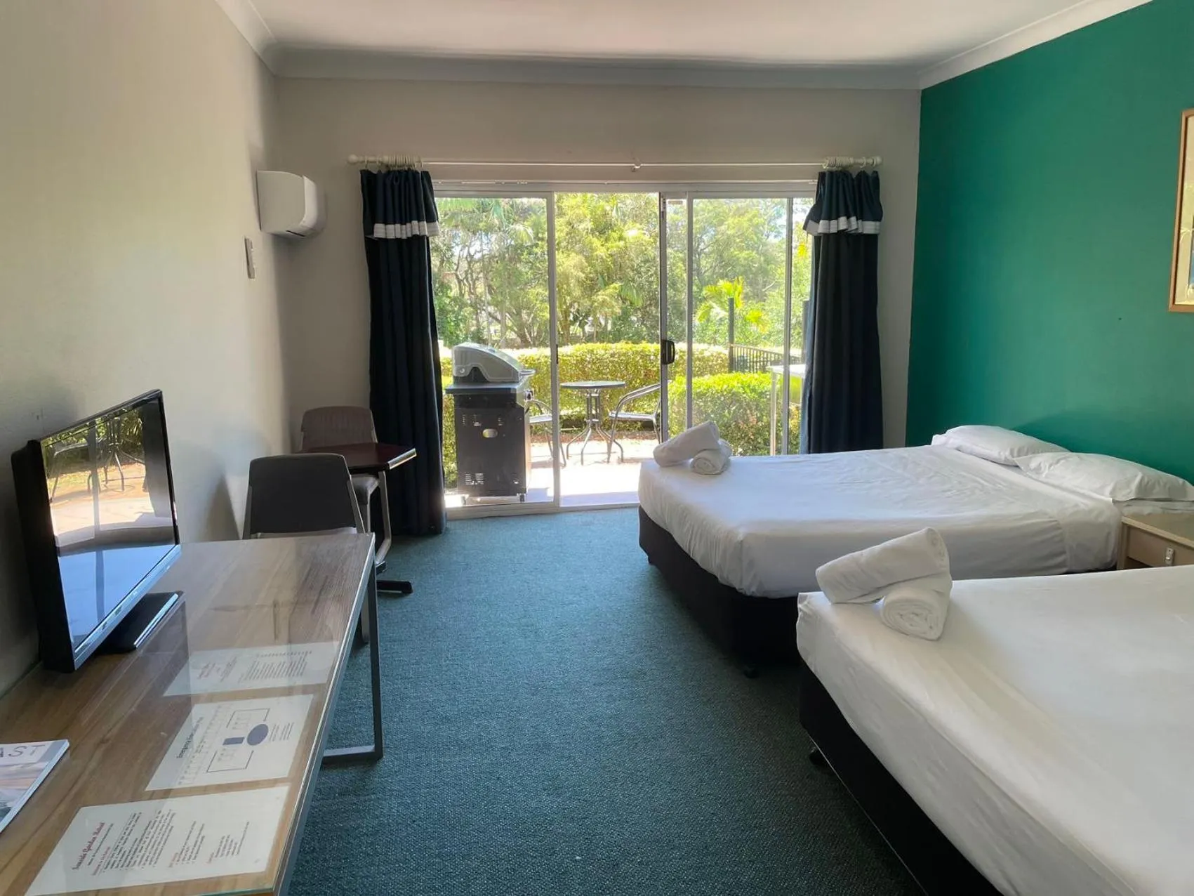 Bed in Seaside Garden Retreat Accommodation