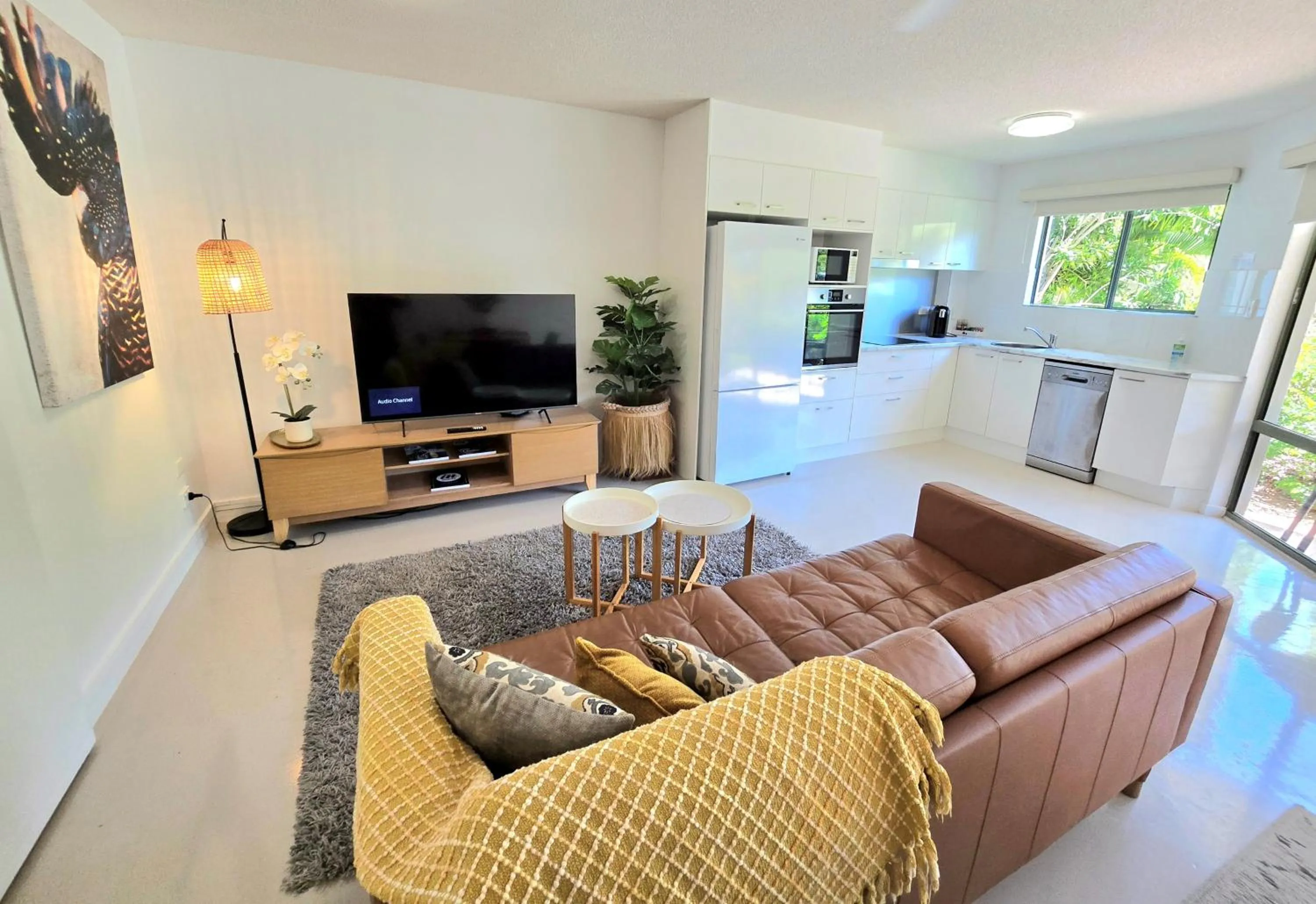 TV and multimedia in Noosa River Retreat Holiday Apartments