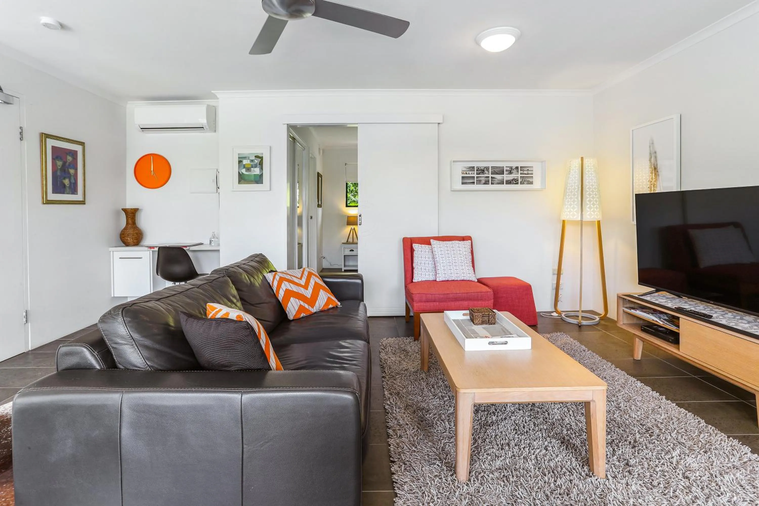 TV and multimedia in Noosa River Retreat Holiday Apartments