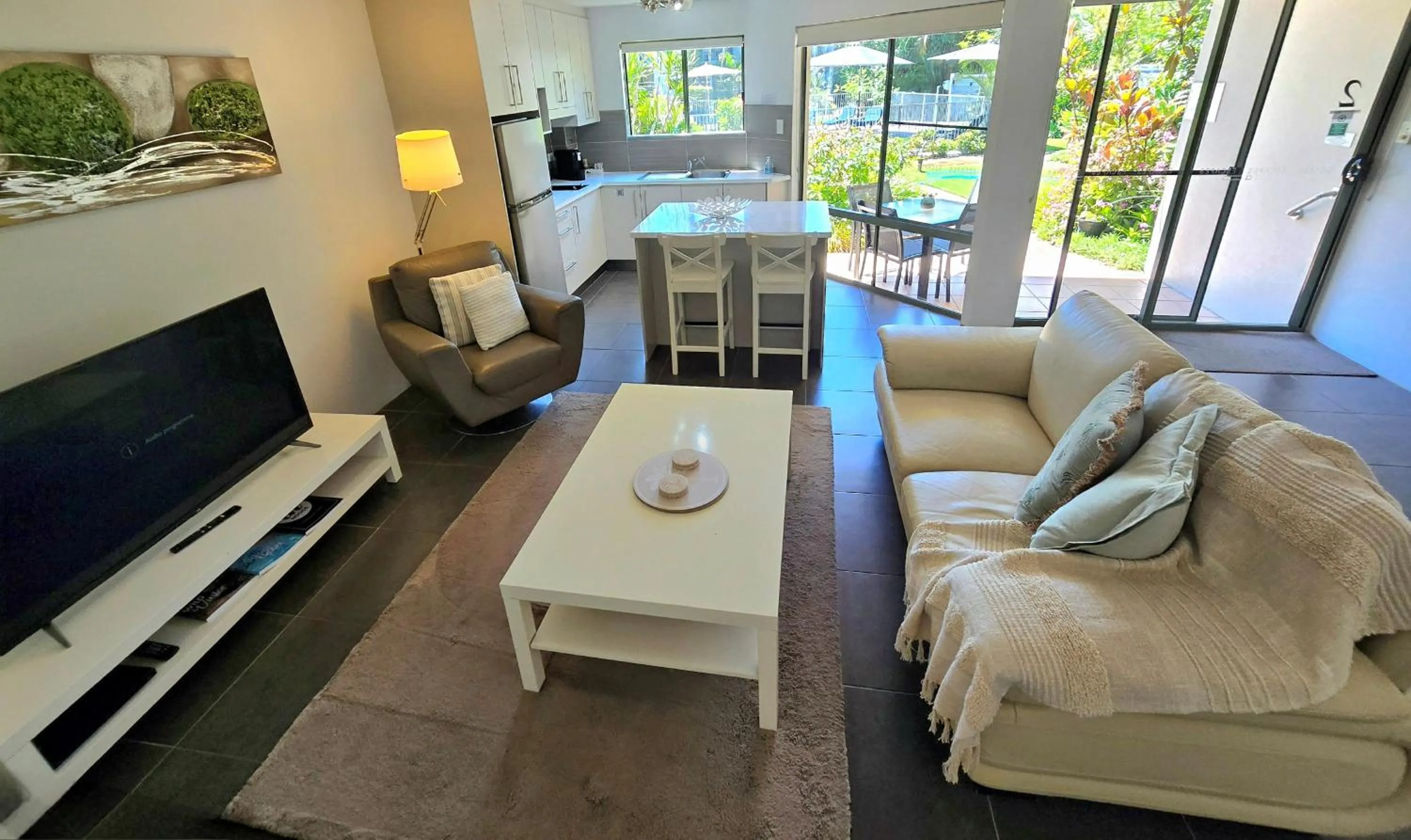 Kitchen or kitchenette in Noosa River Retreat Holiday Apartments