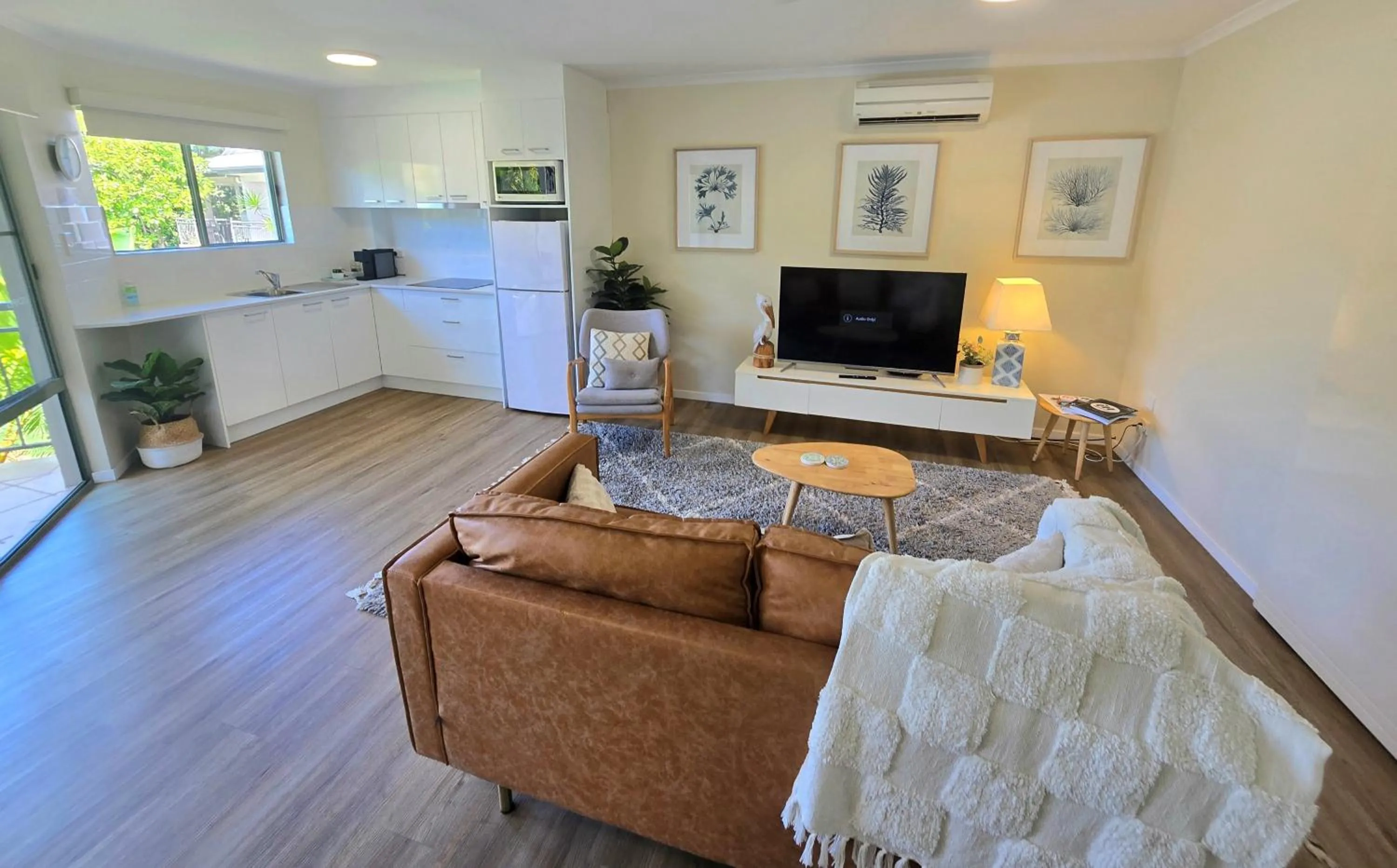 TV and multimedia in Noosa River Retreat Holiday Apartments