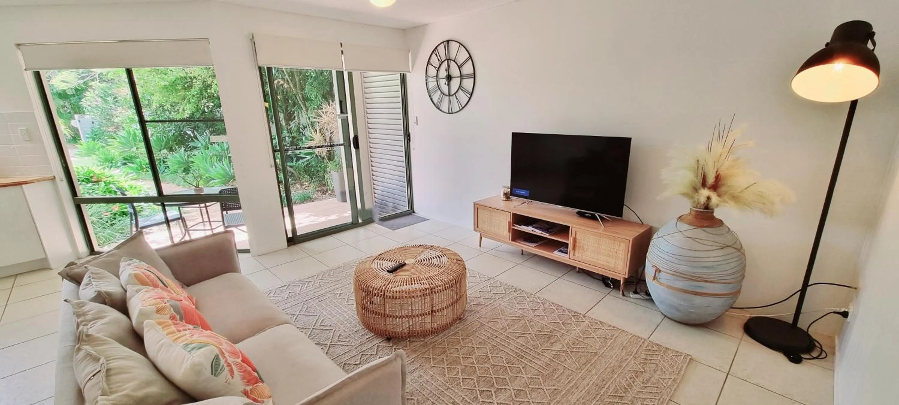 TV and multimedia in Noosa River Retreat Holiday Apartments