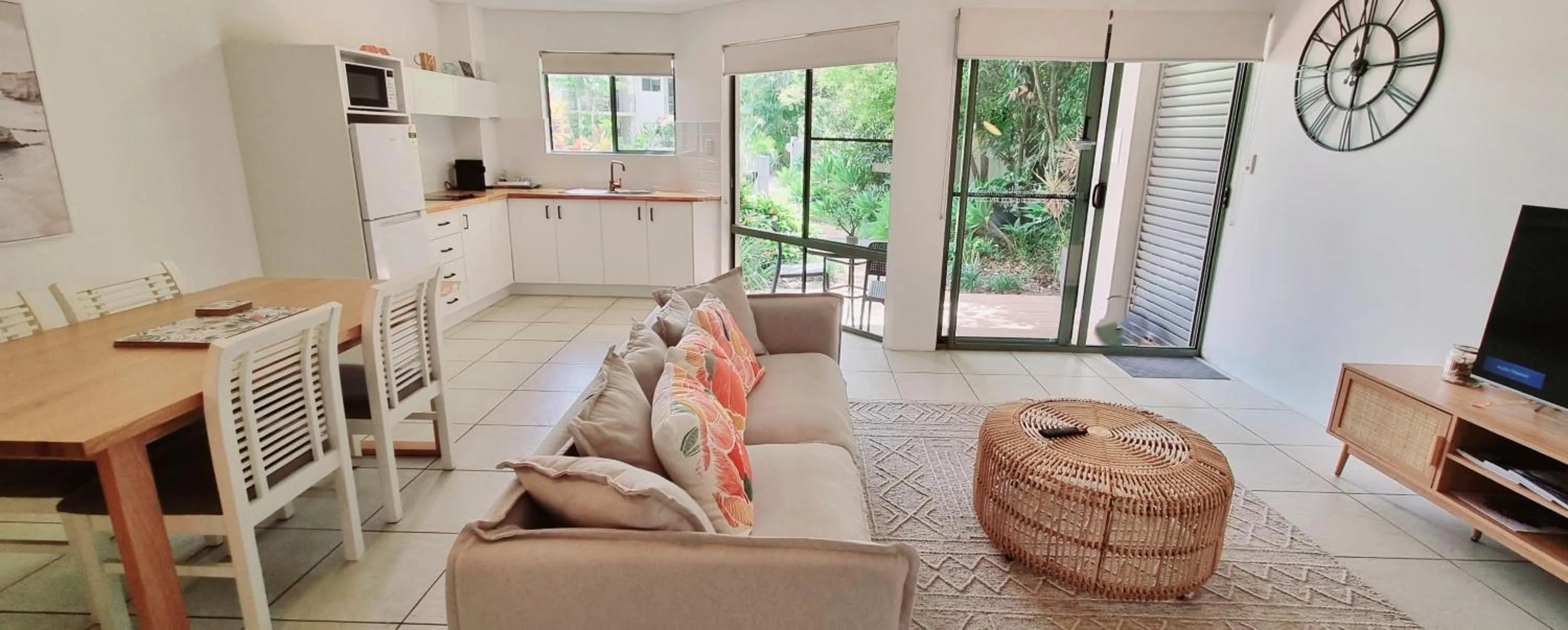 TV and multimedia in Noosa River Retreat Holiday Apartments