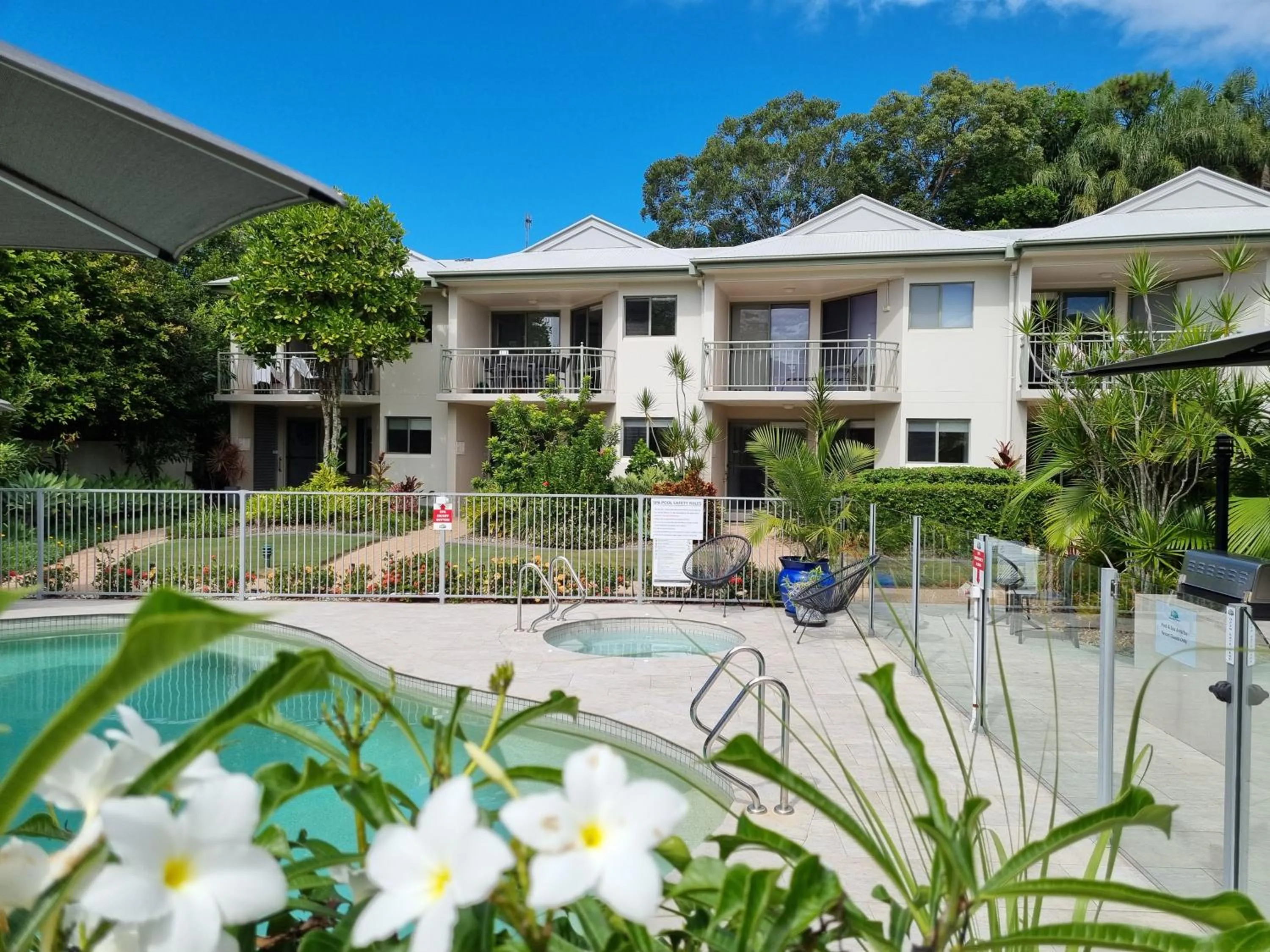 Swimming pool in Noosa River Retreat Holiday Apartments