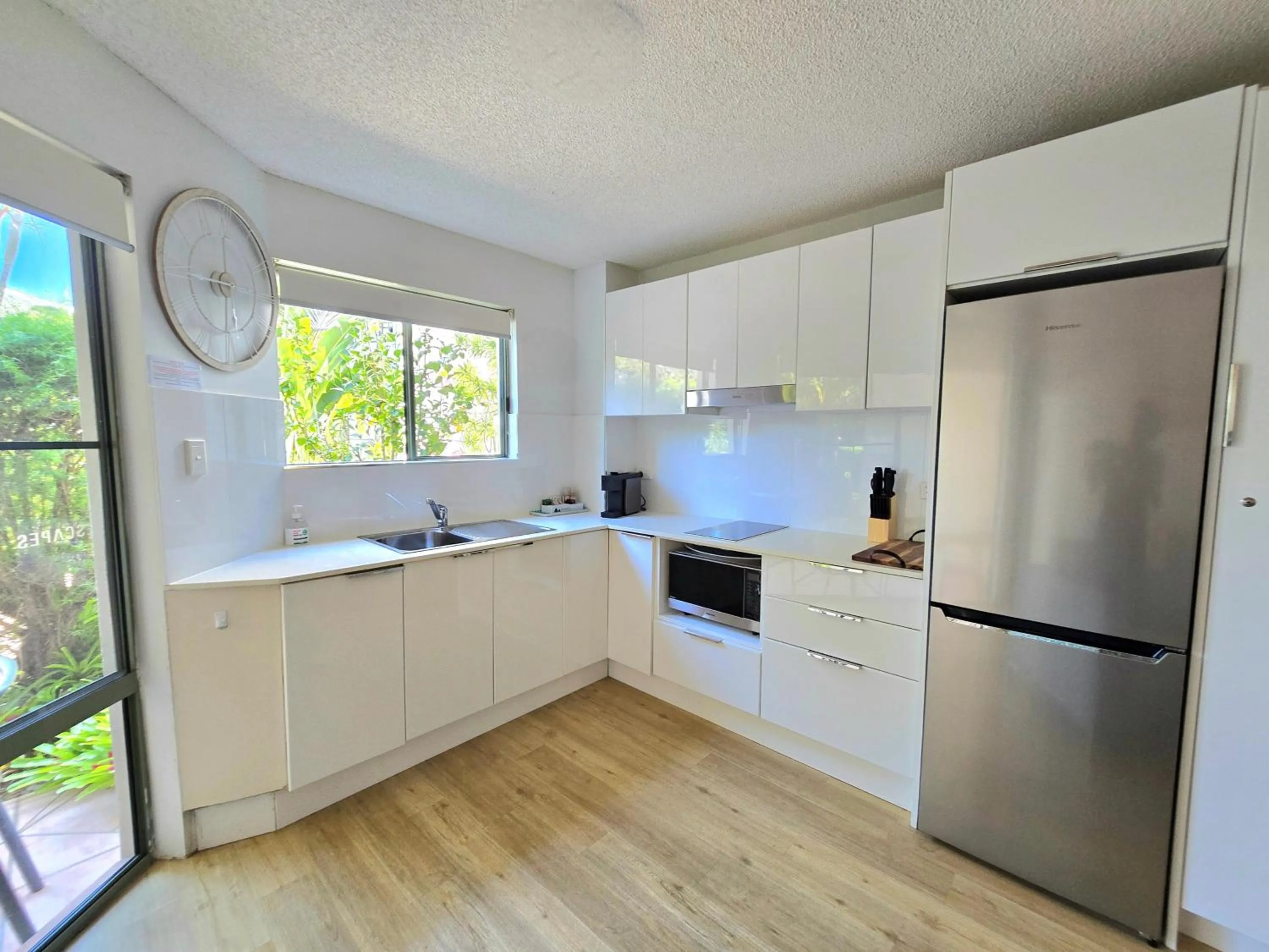 Kitchen or kitchenette in Noosa River Retreat Holiday Apartments