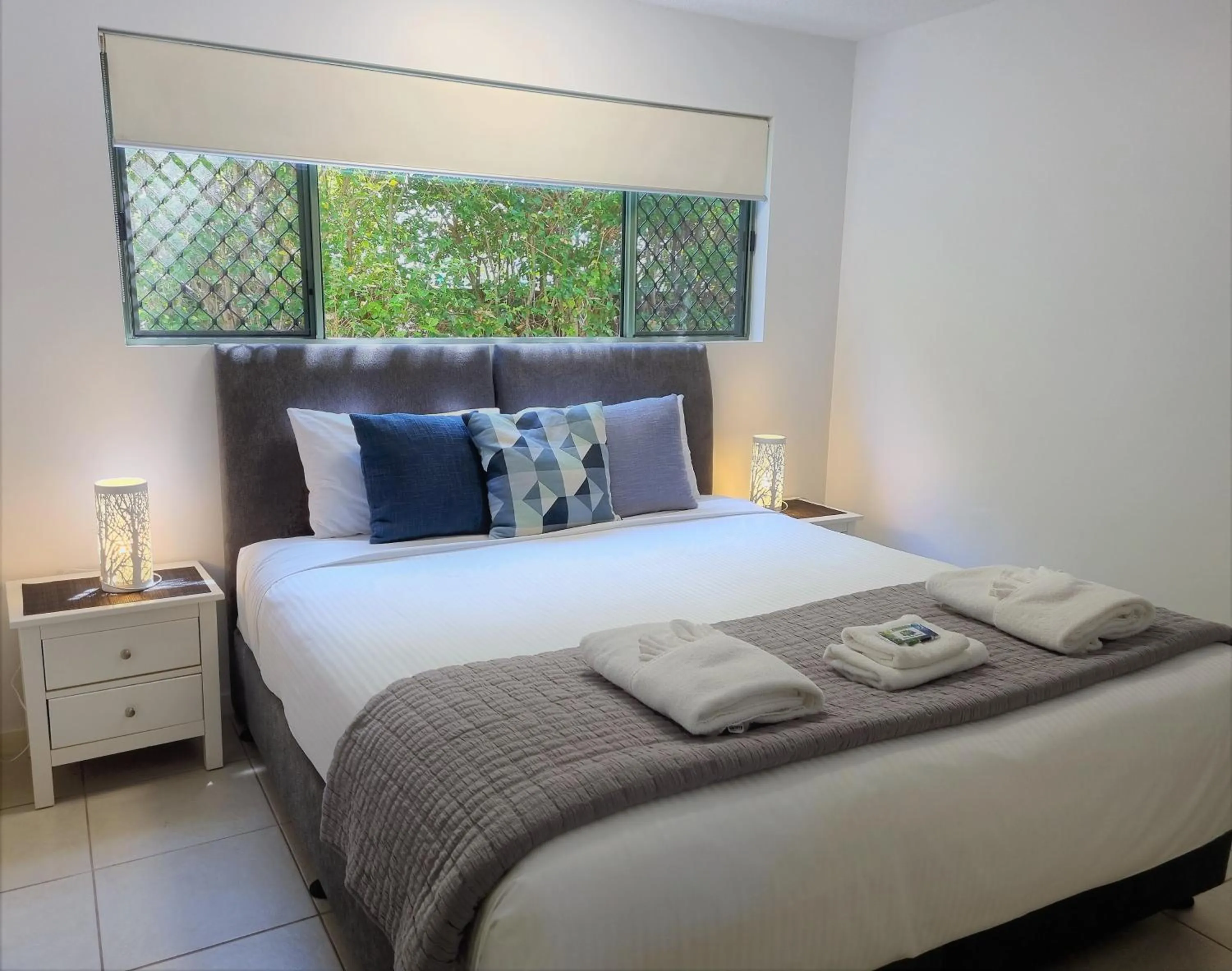 Bed in Noosa River Retreat Holiday Apartments