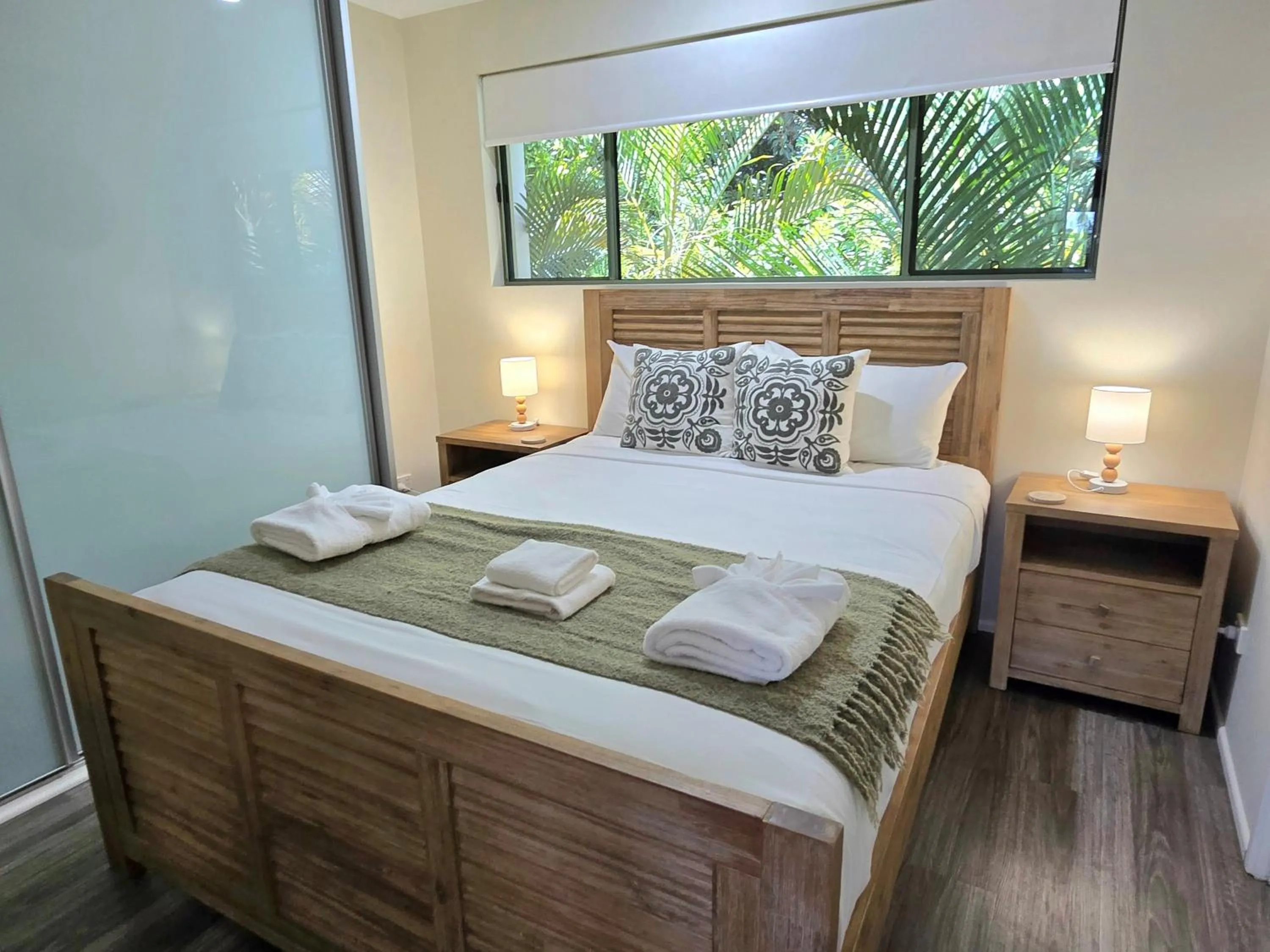 Bed in Noosa River Retreat Holiday Apartments