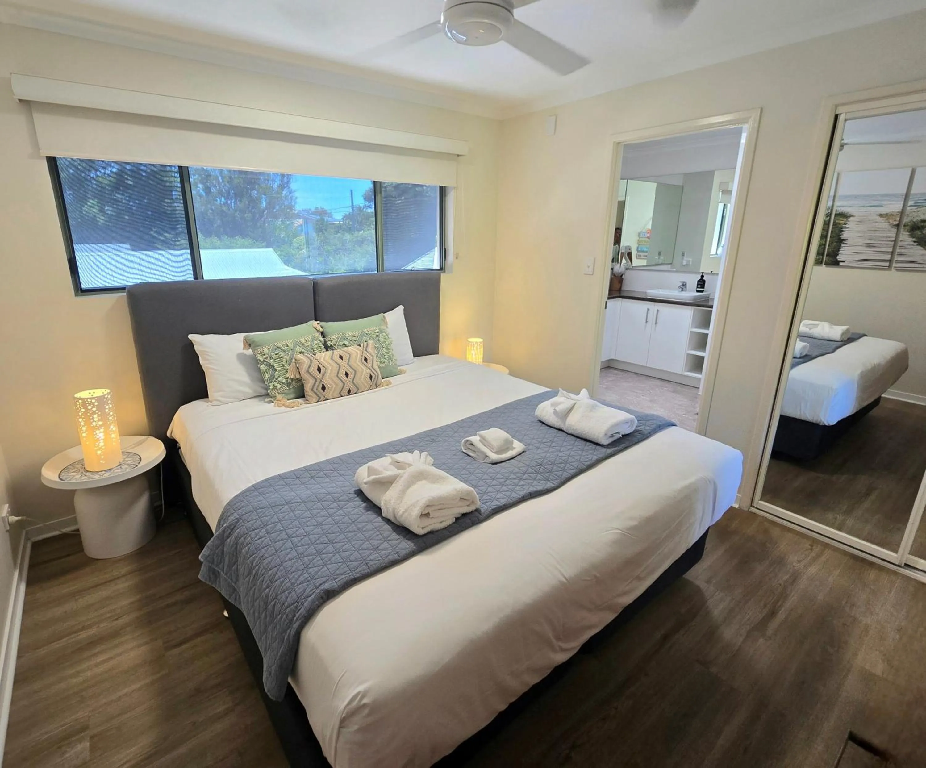 Shower, Bed in Noosa River Retreat Holiday Apartments