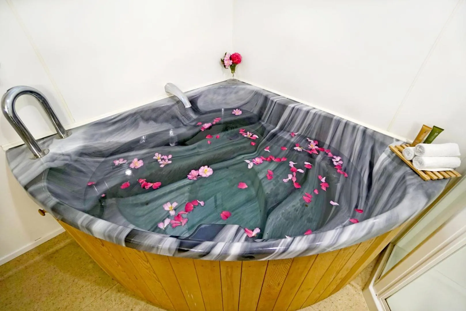 Spa and wellness centre/facilities, Bed in Ashwood Manor Motor Lodge