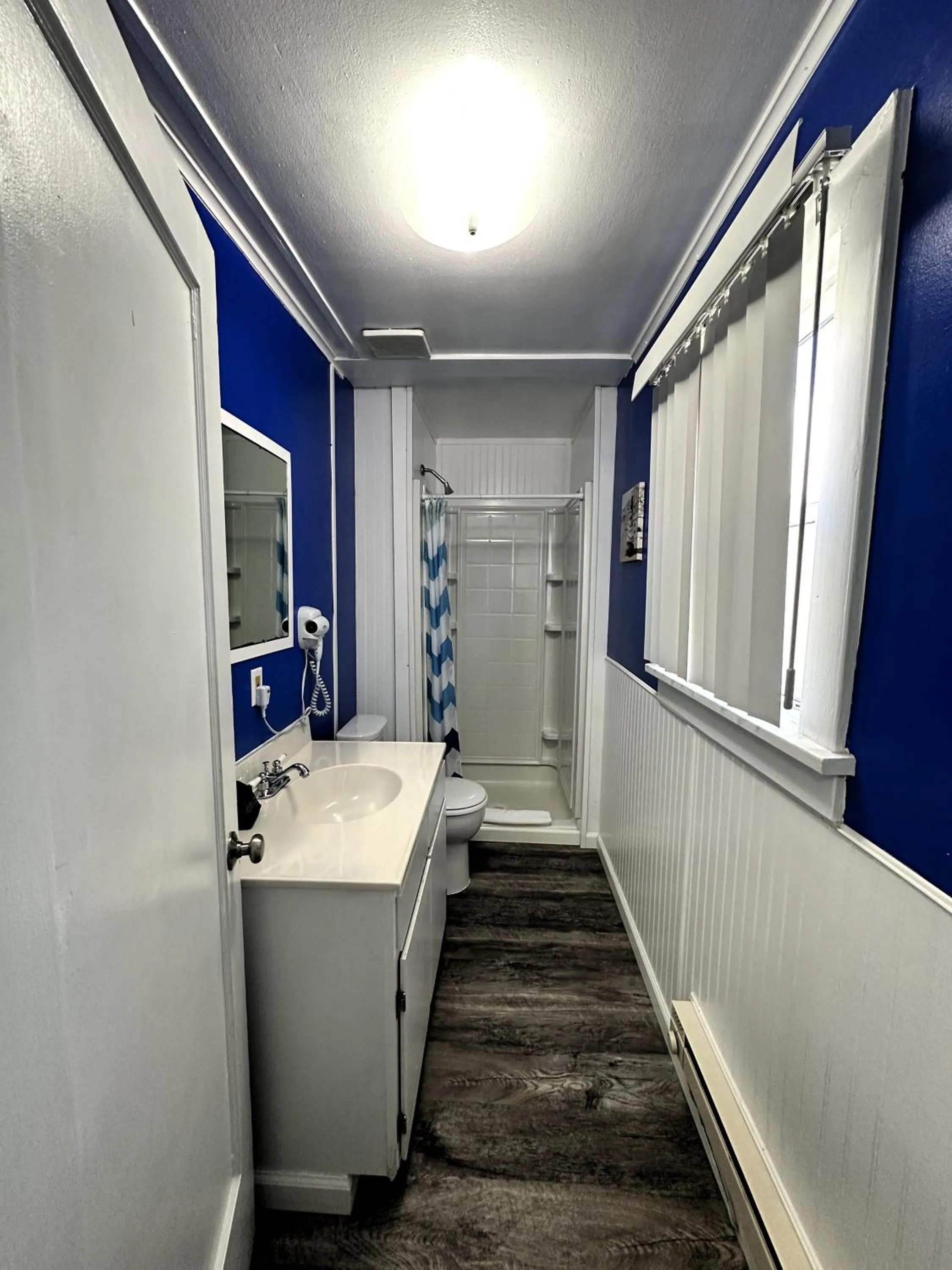 Bathroom in The Anchorage Motel