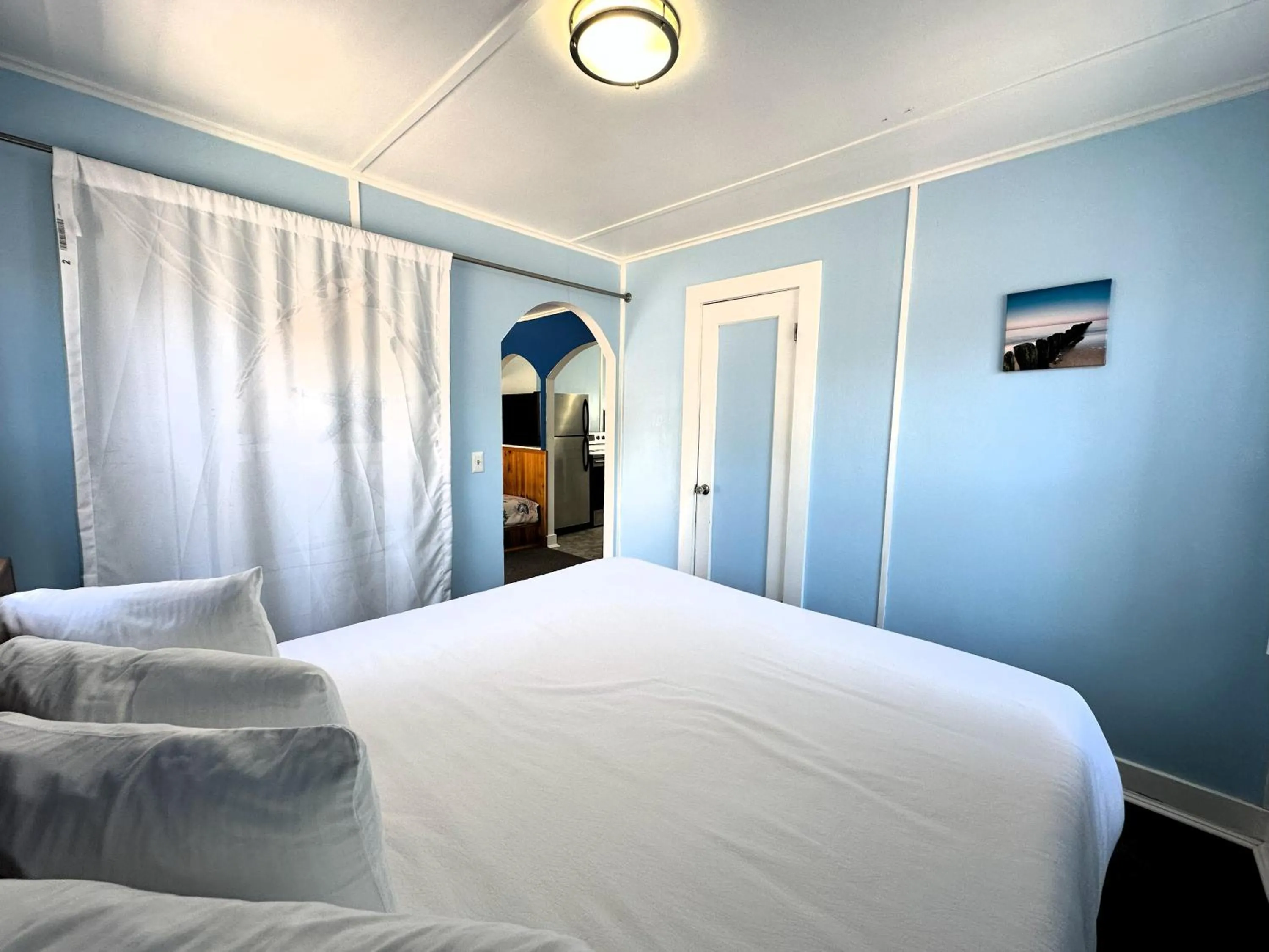 Bed in The Anchorage Motel