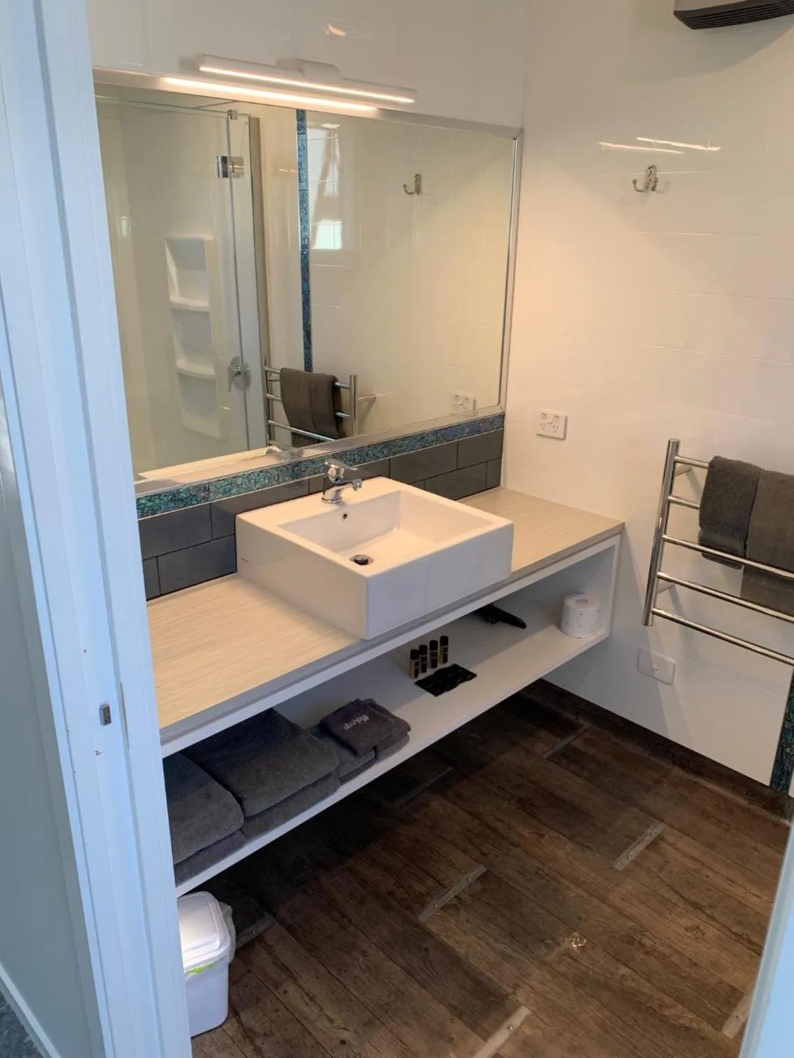 Bathroom in Red Tussock Motel