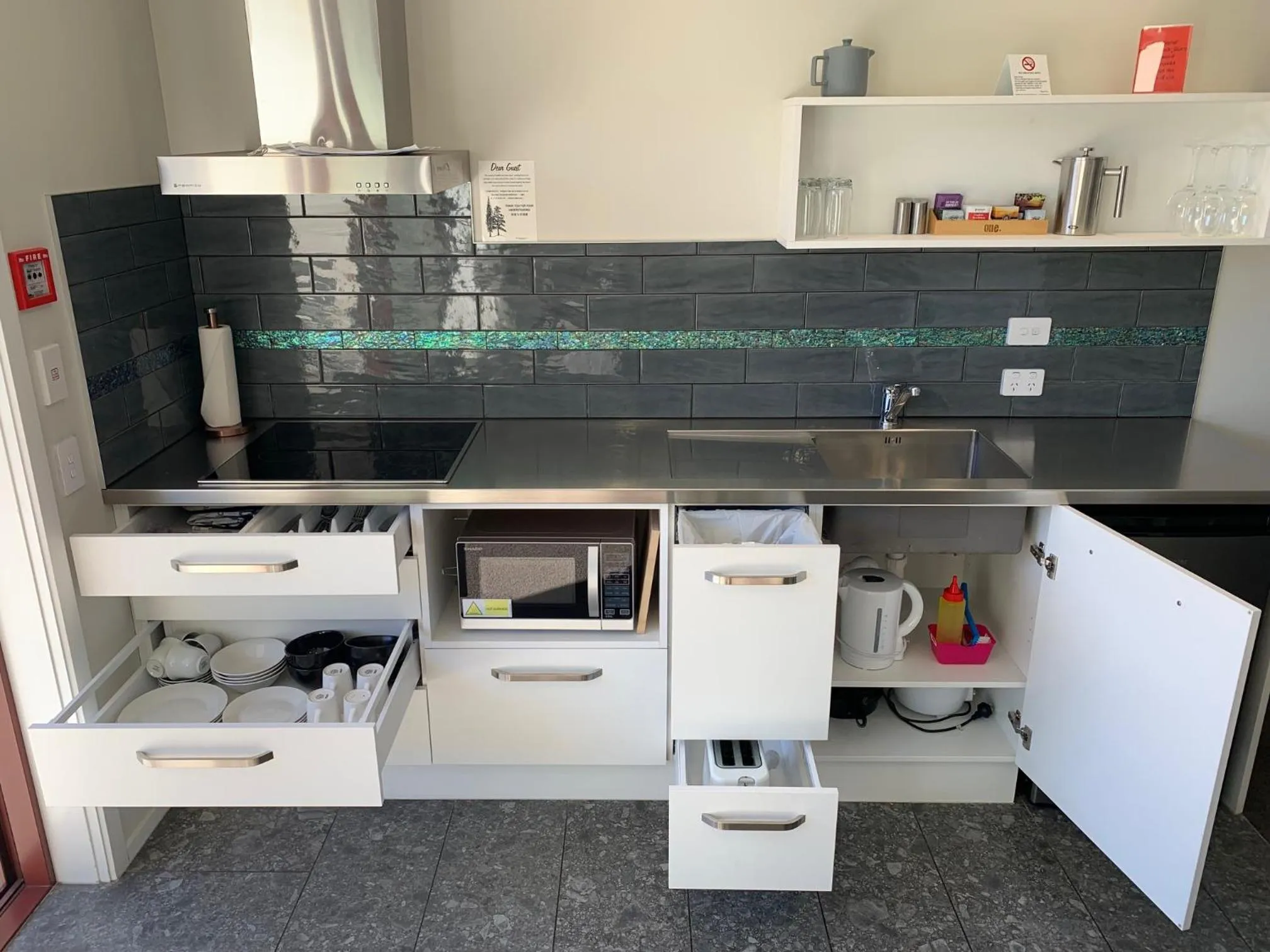 Kitchen or kitchenette in Red Tussock Motel