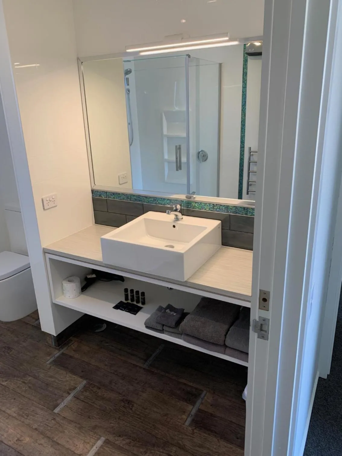 Bathroom in Red Tussock Motel