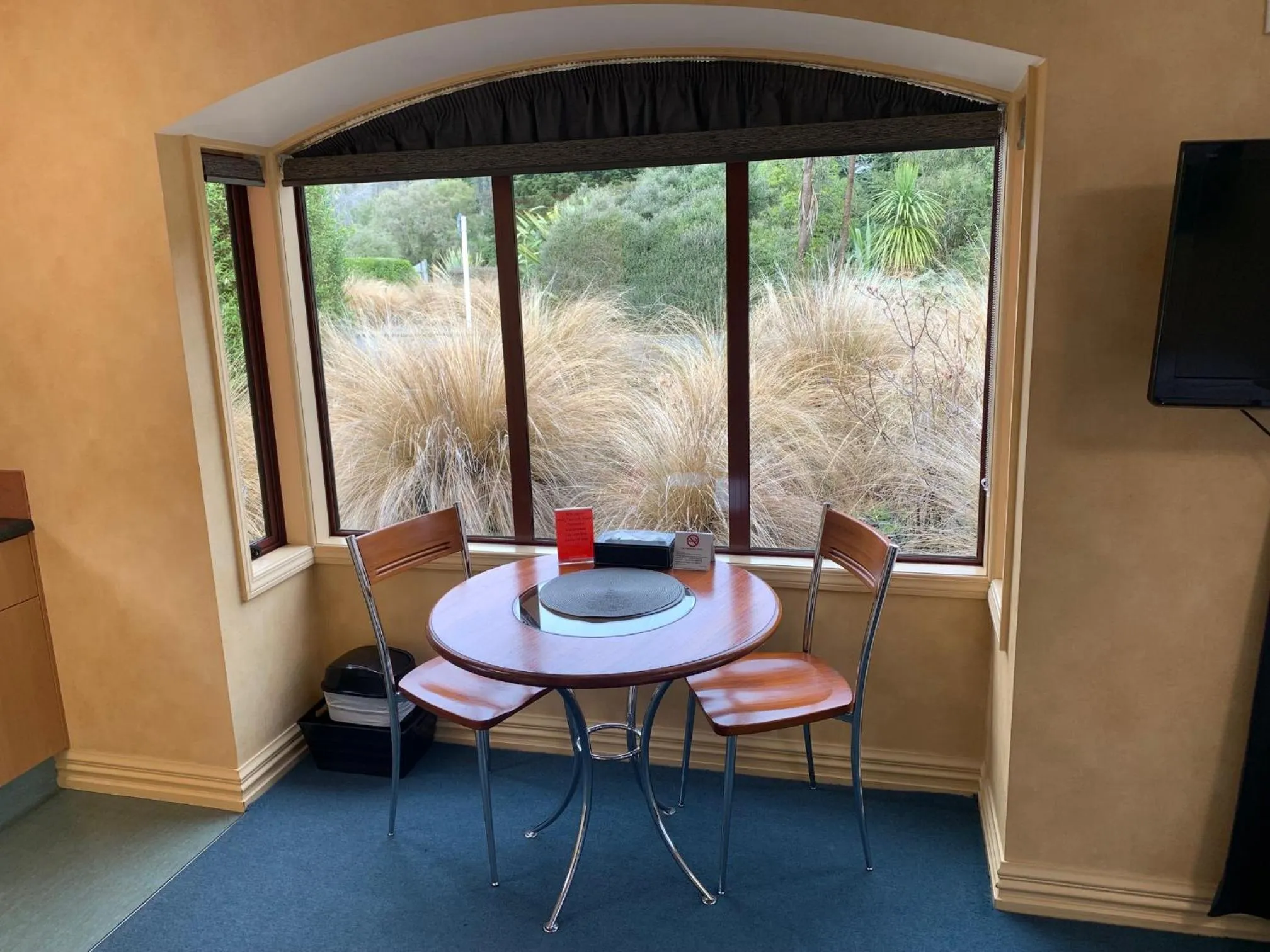 Dining area in Red Tussock Motel