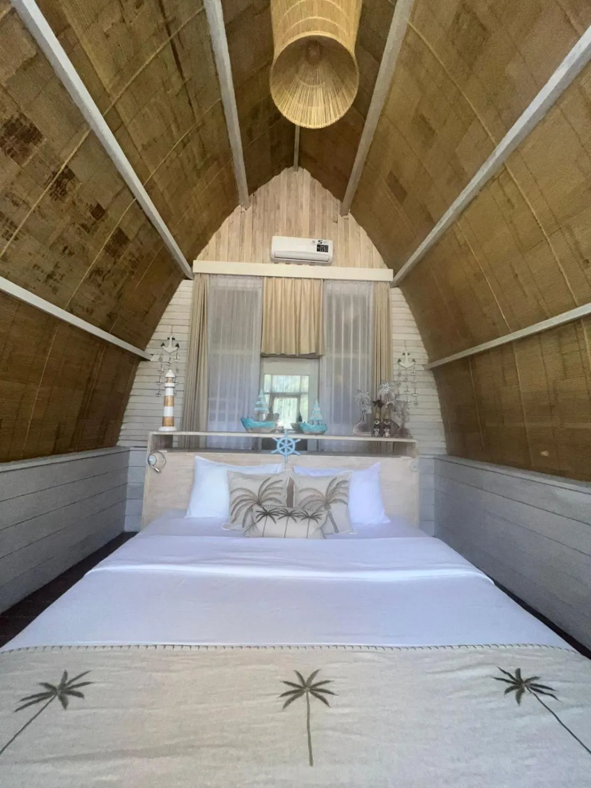 Bed in Living Trawangan Hotel