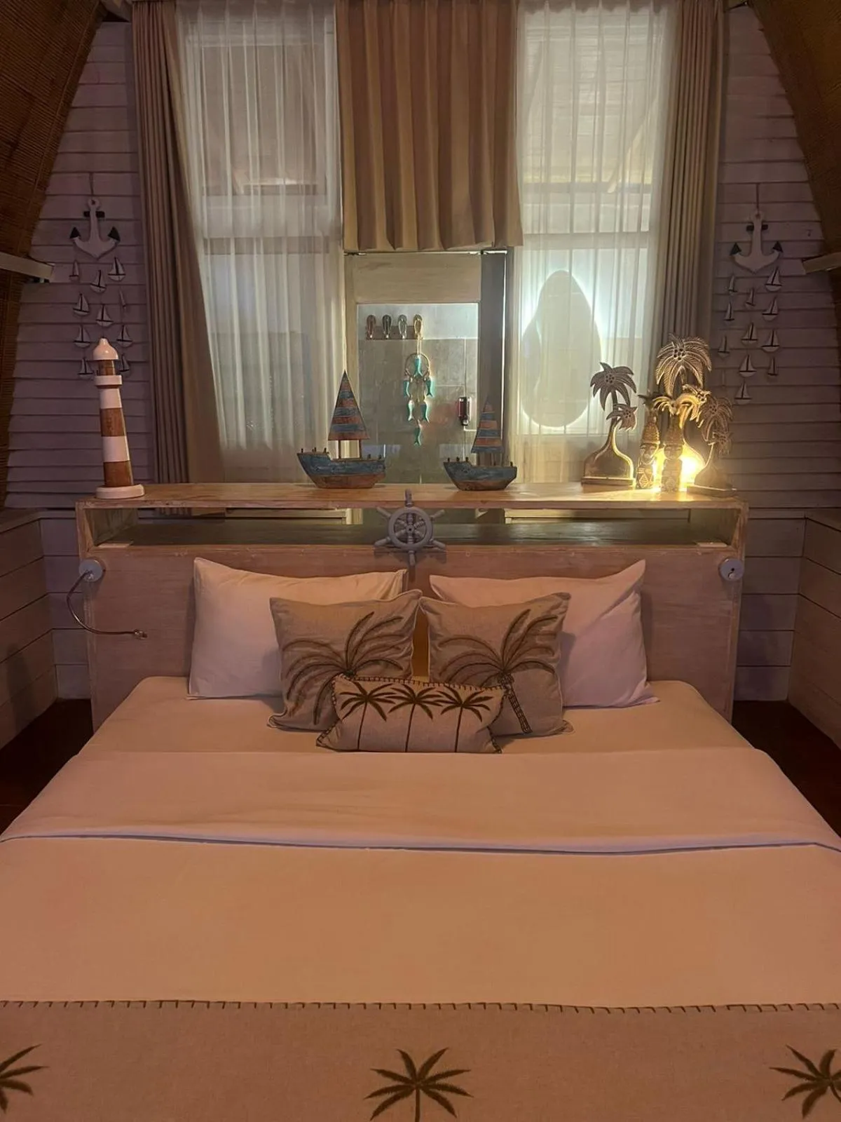 Bed in Living Trawangan Hotel