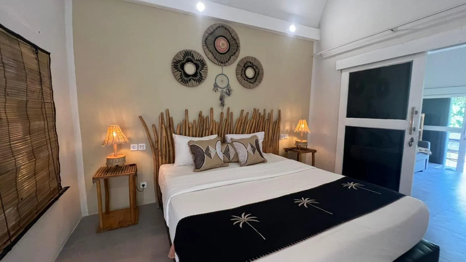 Bedroom, Bed in Living Trawangan Hotel