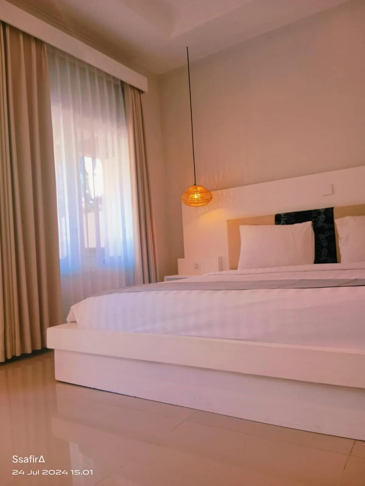 Bedroom, Bed in Living Trawangan Hotel