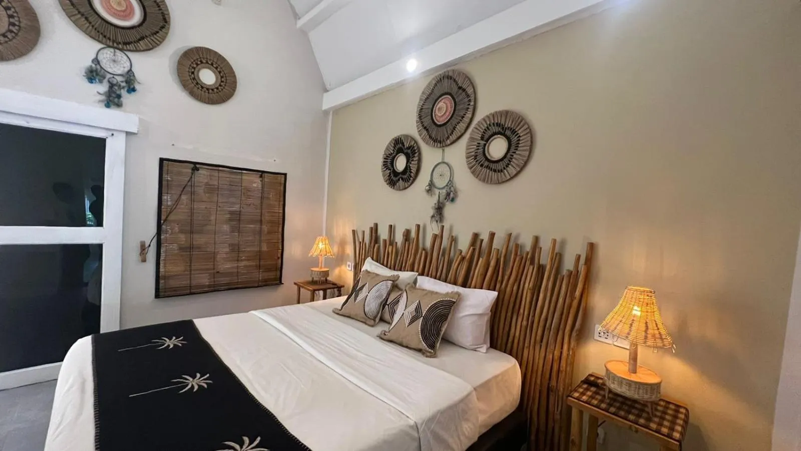 Bedroom, Bed in Living Trawangan Hotel