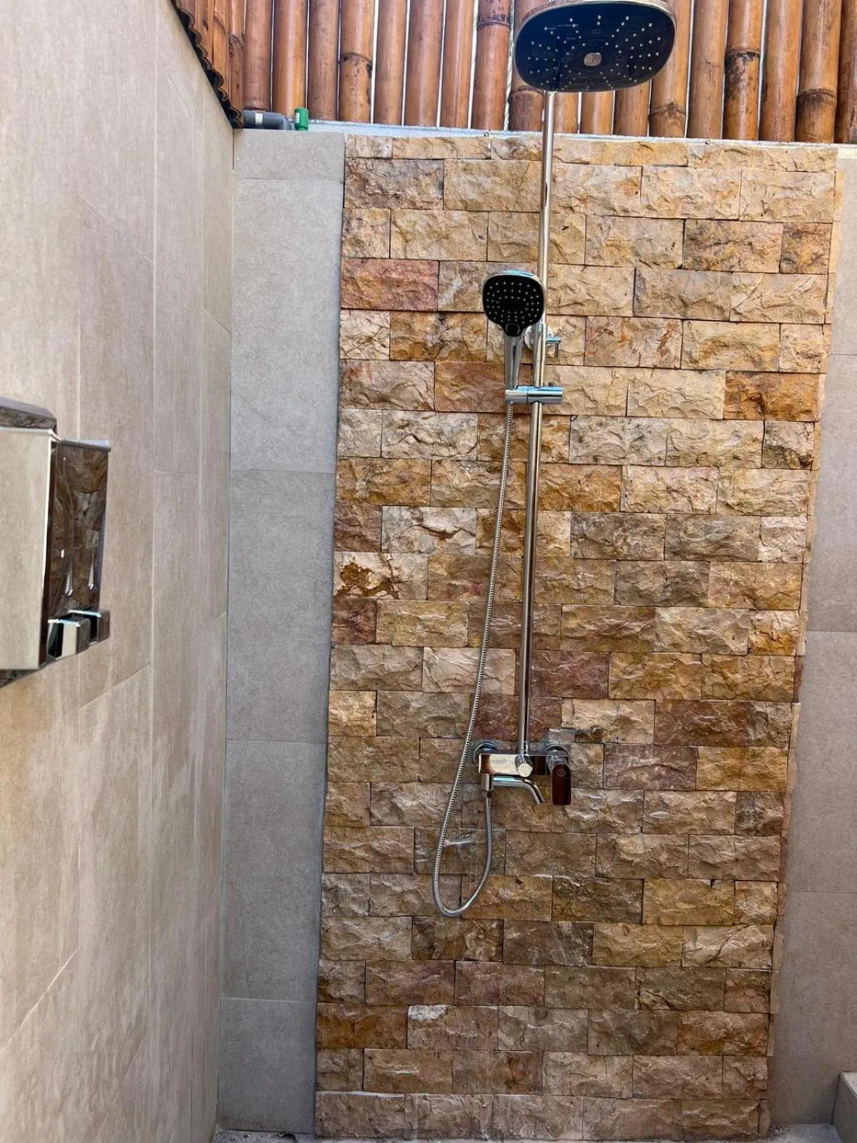 Bathroom in Living Trawangan Hotel