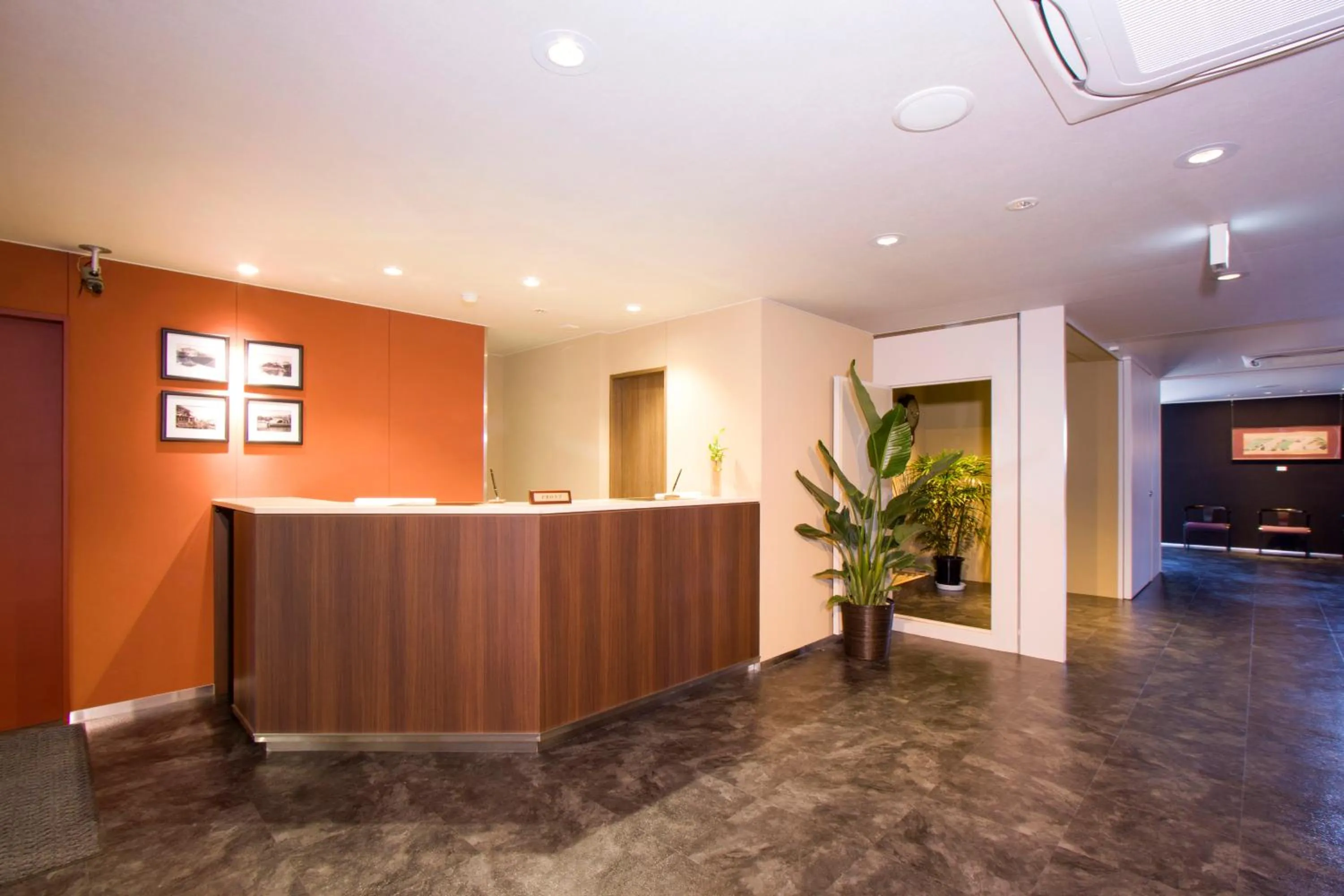 Staff in Hotel Ikkeikaku