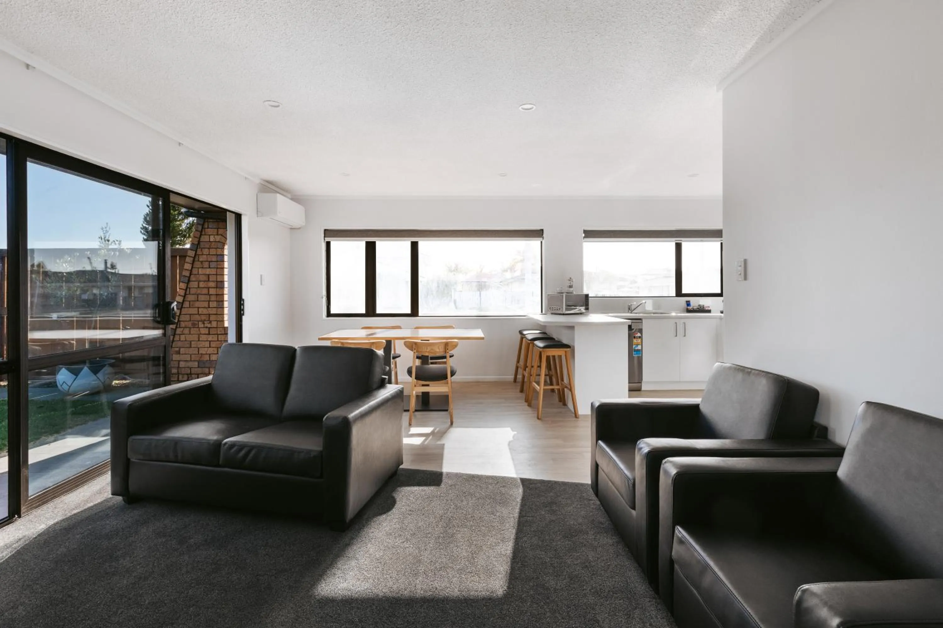 Cobblestone Court Motel - Wenzel Motels