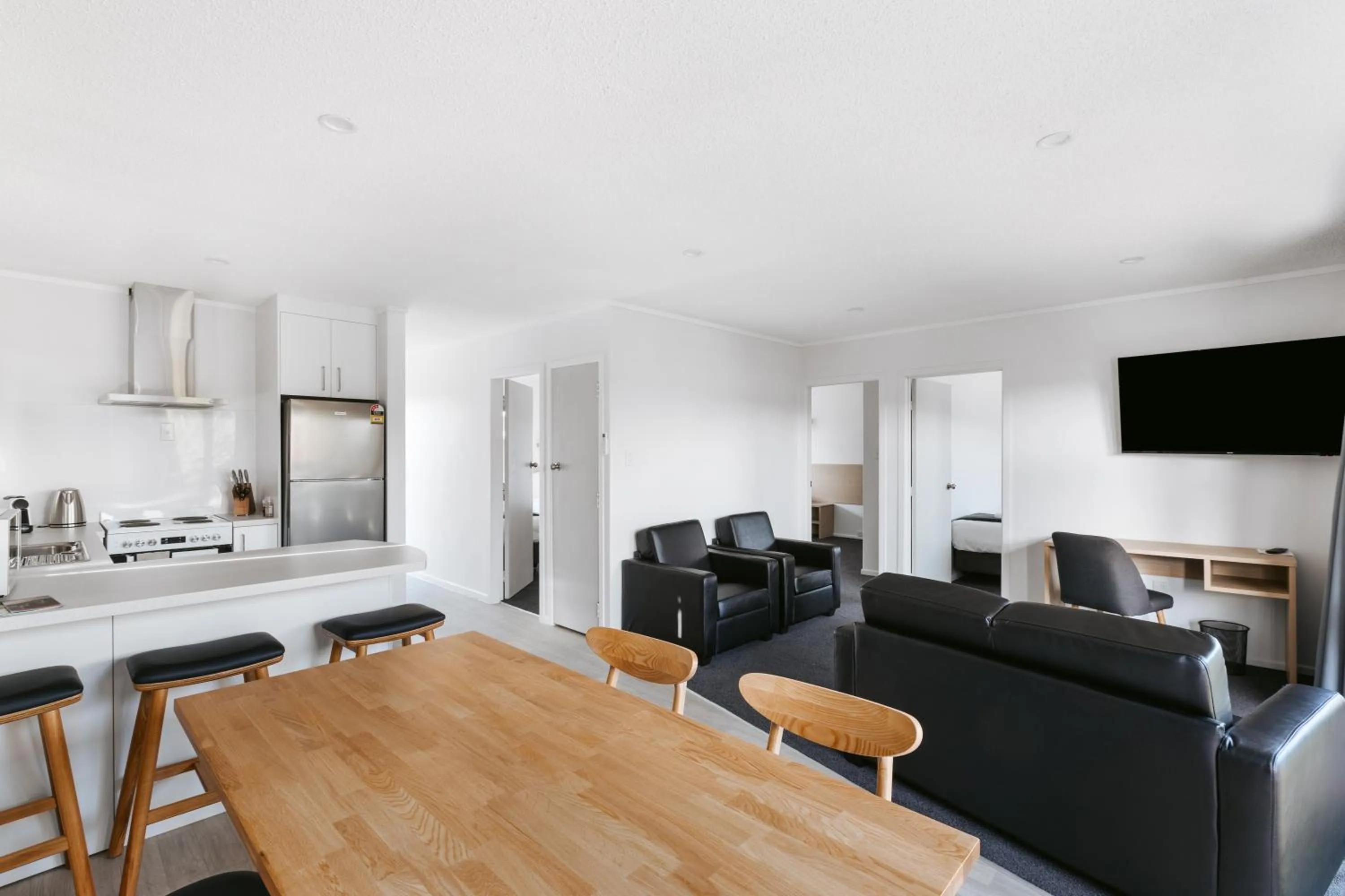 Cobblestone Court Motel - Wenzel Motels