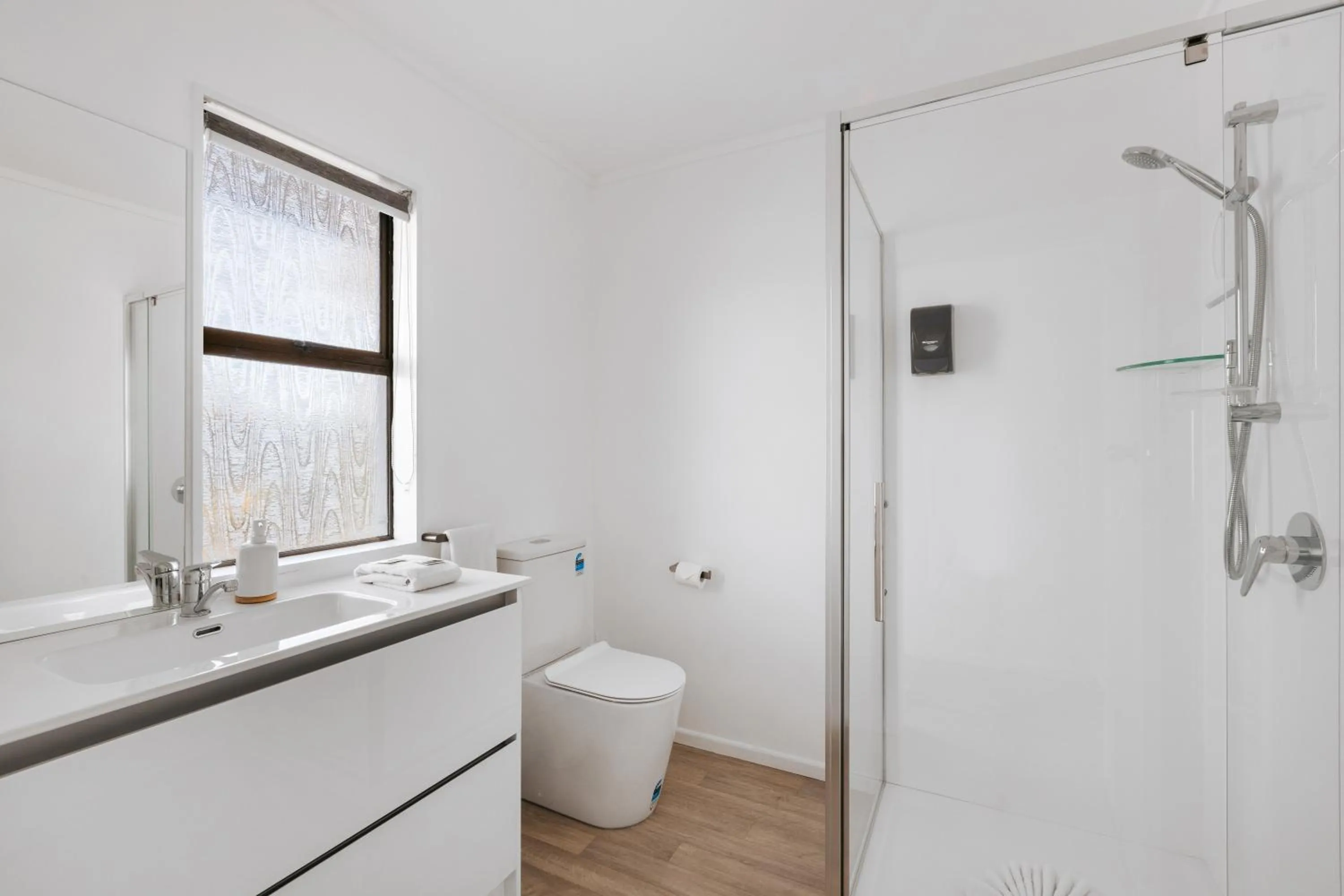 Cobblestone Court Motel - Wenzel Motels