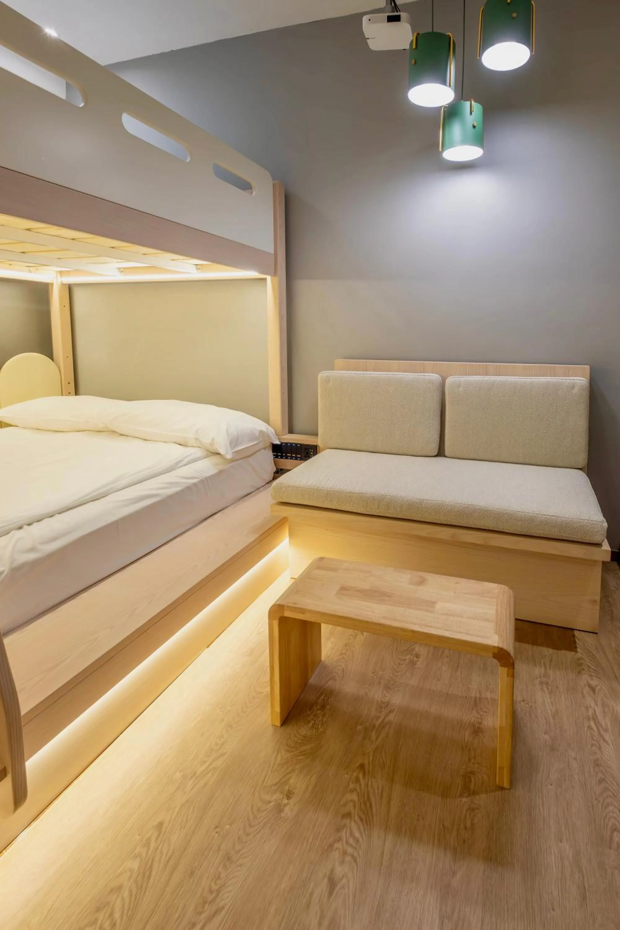 Seating area, Bed in Rest Chinatown Hotel