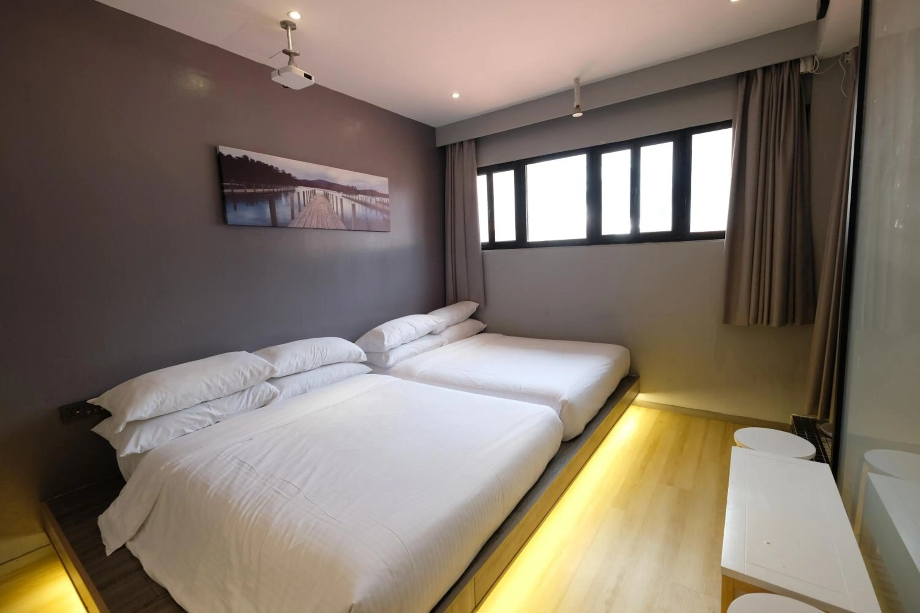 Bed in Rest Chinatown Hotel