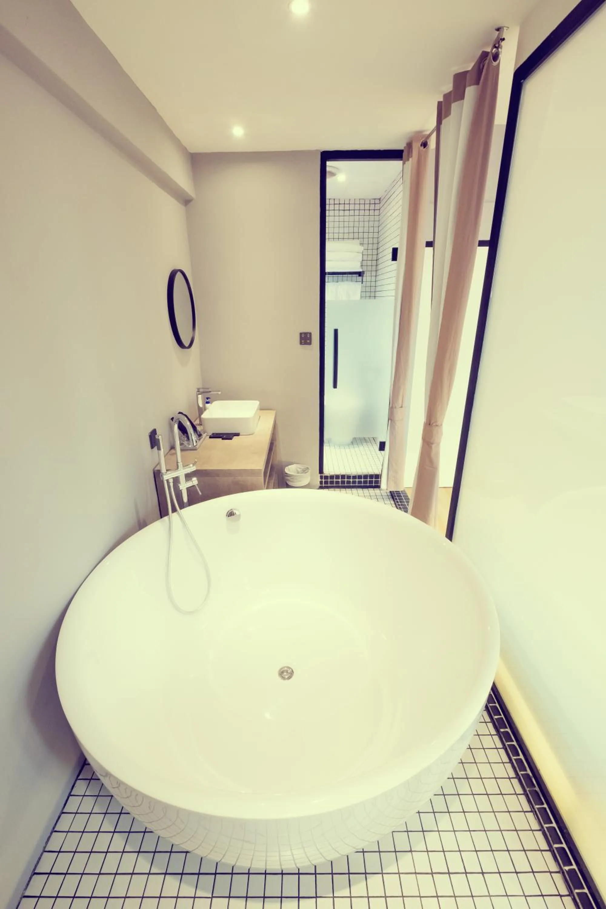 Bath in Rest Chinatown Hotel