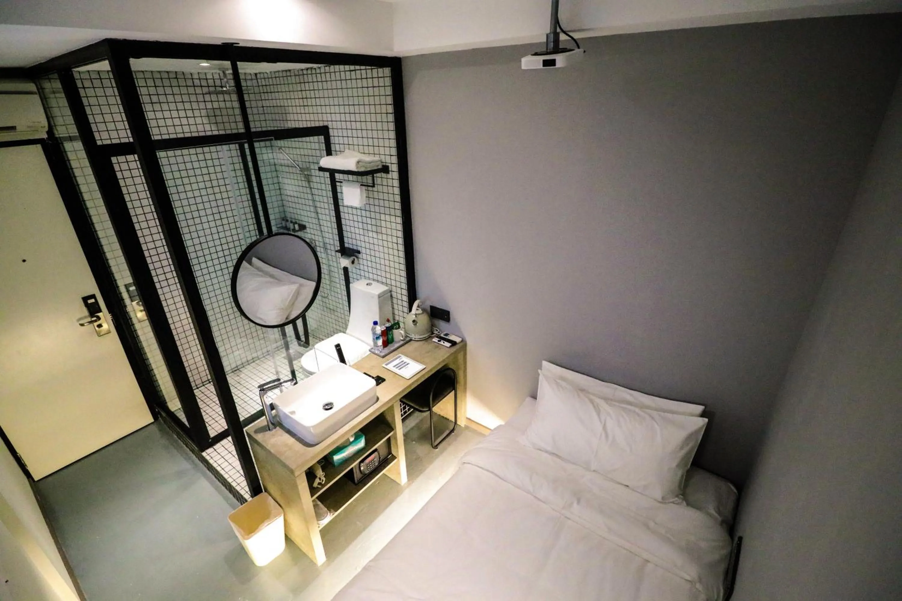 Photo of the whole room, Bed in Rest Chinatown Hotel